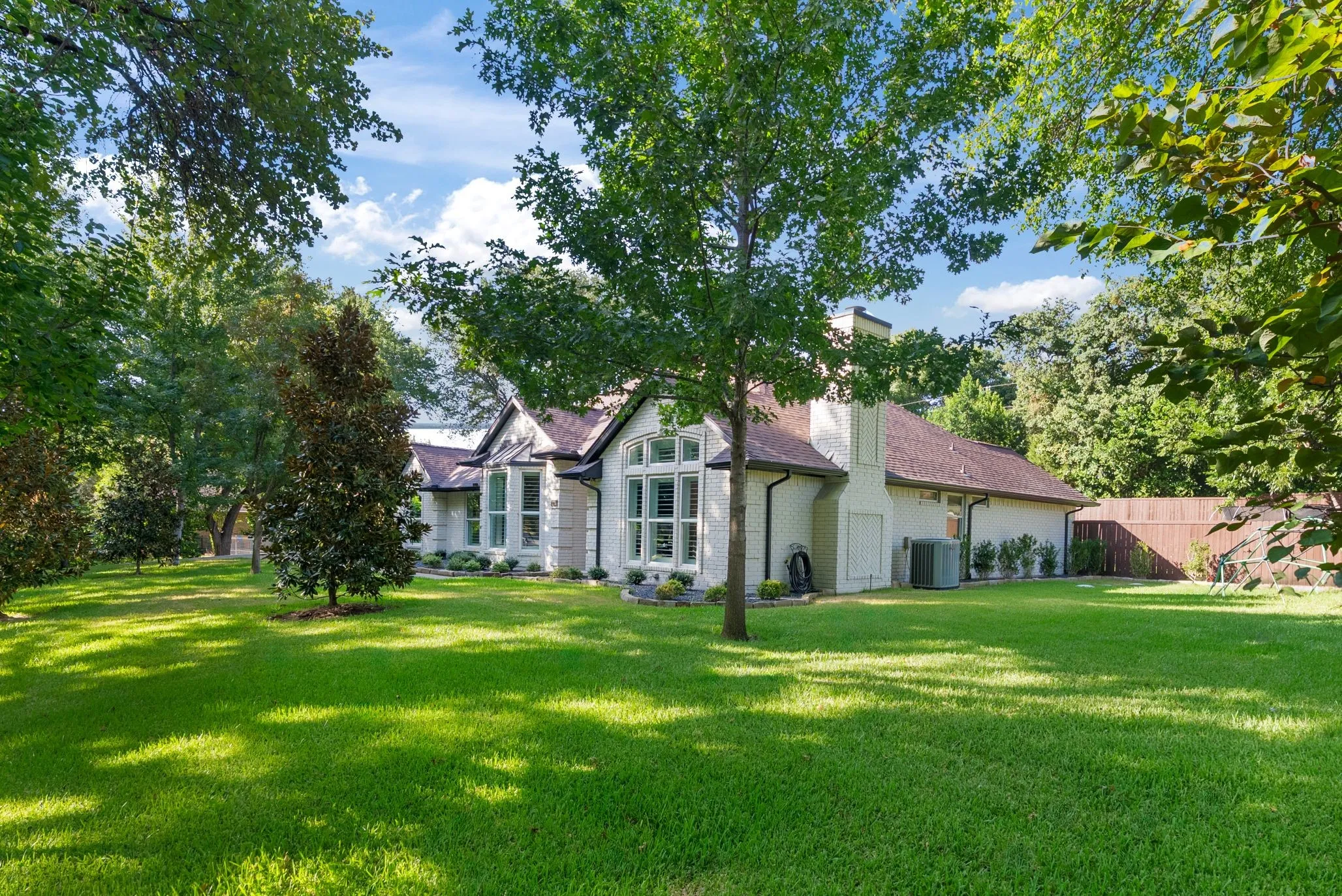 Single Family Residence For Sale in Denton County , 2625 Briar Patch Lane, Flower Mound, Texas 75022, 4 Bedroom, 3 Bathroom, 2 Garage spaces, 2,908 Sqft, built in 1990, mls#21366122, Real Estate Agent in Flower Mound, Homes For Sale in Denton county, Homes For Sale in Flower Mound, Realtor in Flower Mound Texas, Real Estate Brokerage Independent Realty Texas, Luminita Cordes Realtor