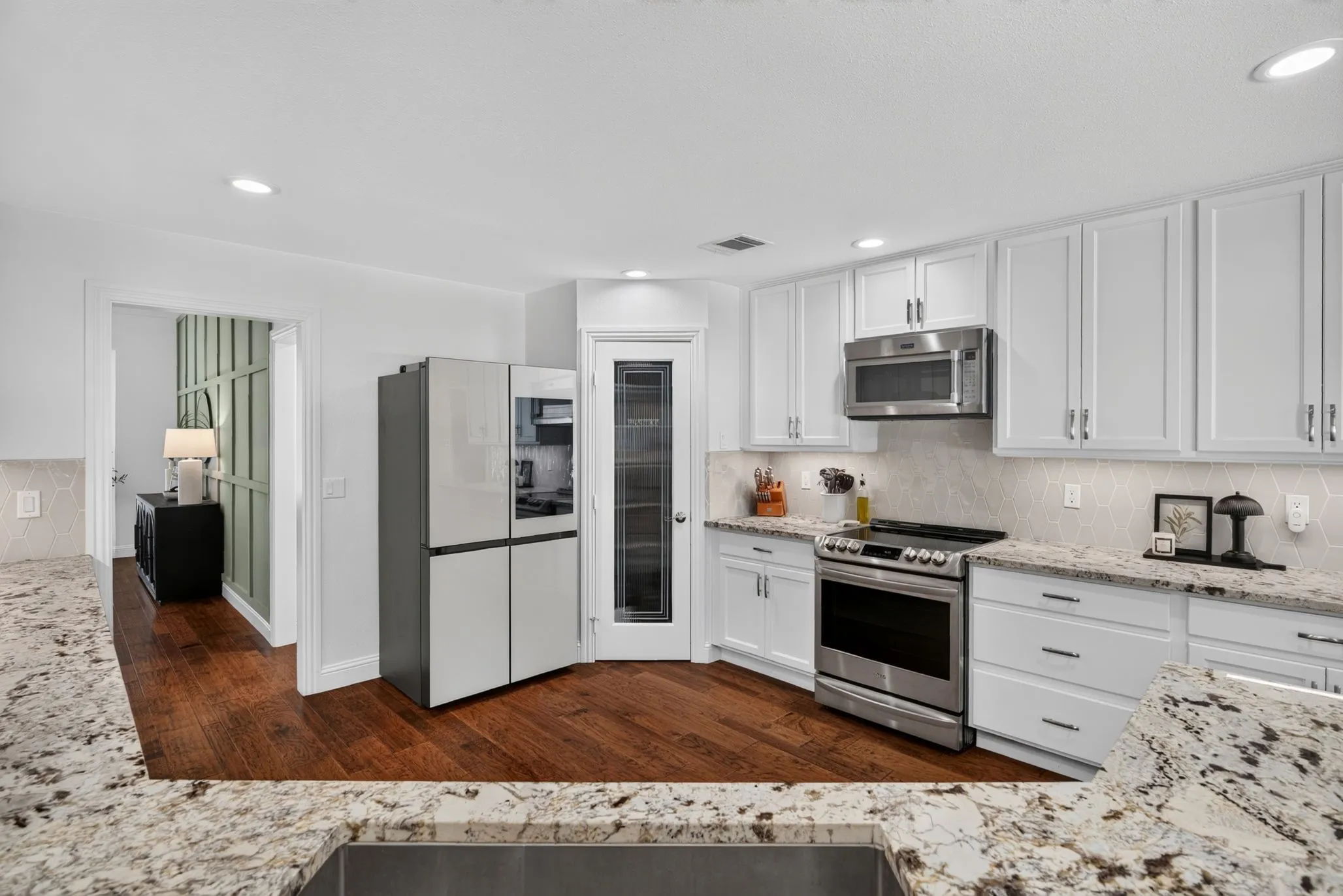 Single Family Residence For Sale in Denton County , 2625 Briar Patch Lane, Flower Mound, Texas 75022, 4 Bedroom, 3 Bathroom, 2 Garage spaces, 2,908 Sqft, built in 1990, mls#21366122, Real Estate Agent in Flower Mound, Homes For Sale in Denton county, Homes For Sale in Flower Mound, Realtor in Flower Mound Texas, Real Estate Brokerage Independent Realty Texas, Luminita Cordes Realtor