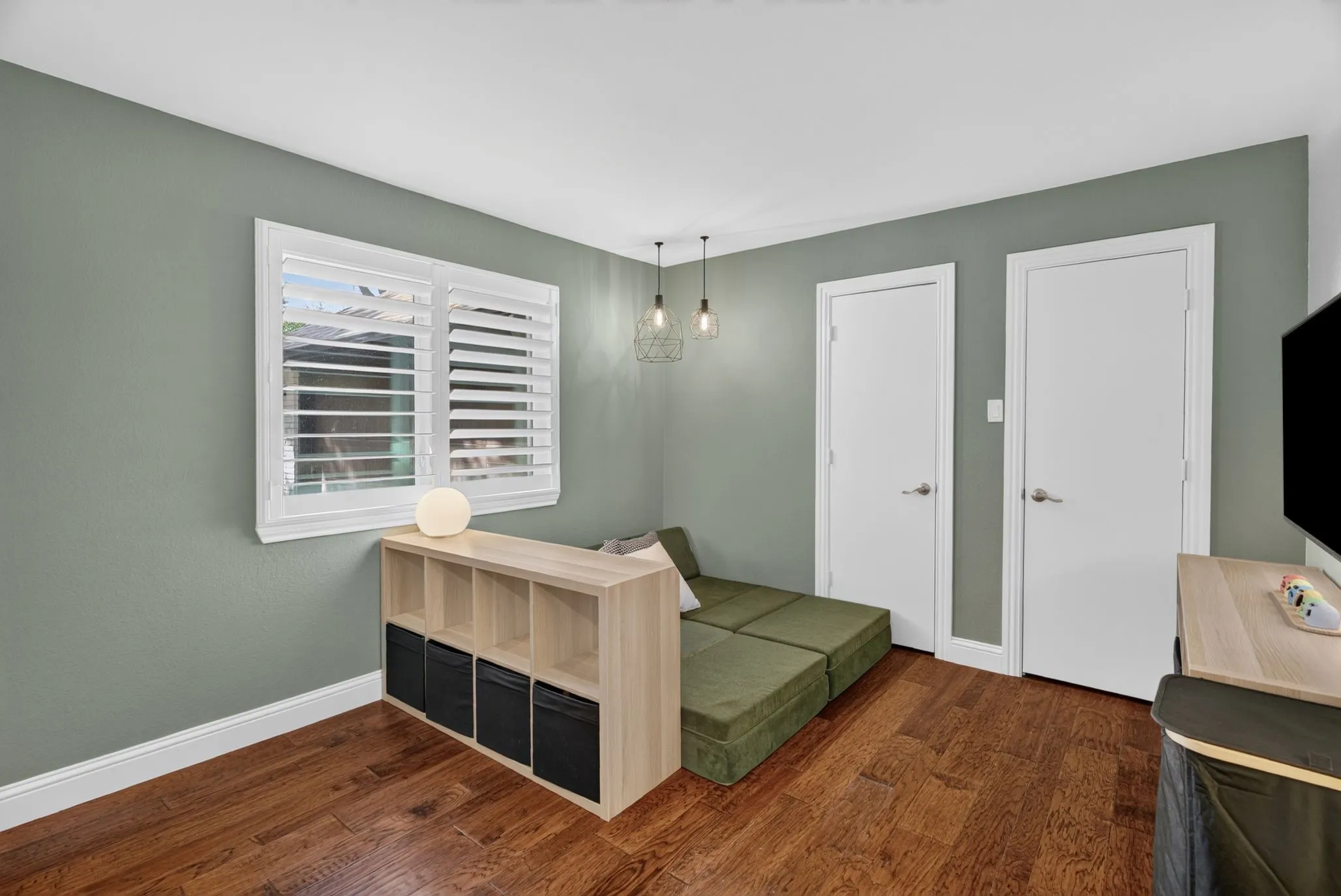 Single Family Residence For Sale in Denton County , 2625 Briar Patch Lane, Flower Mound, Texas 75022, 4 Bedroom, 3 Bathroom, 2 Garage spaces, 2,908 Sqft, built in 1990, mls#21366122, Real Estate Agent in Flower Mound, Homes For Sale in Denton county, Homes For Sale in Flower Mound, Realtor in Flower Mound Texas, Real Estate Brokerage Independent Realty Texas, Luminita Cordes Realtor