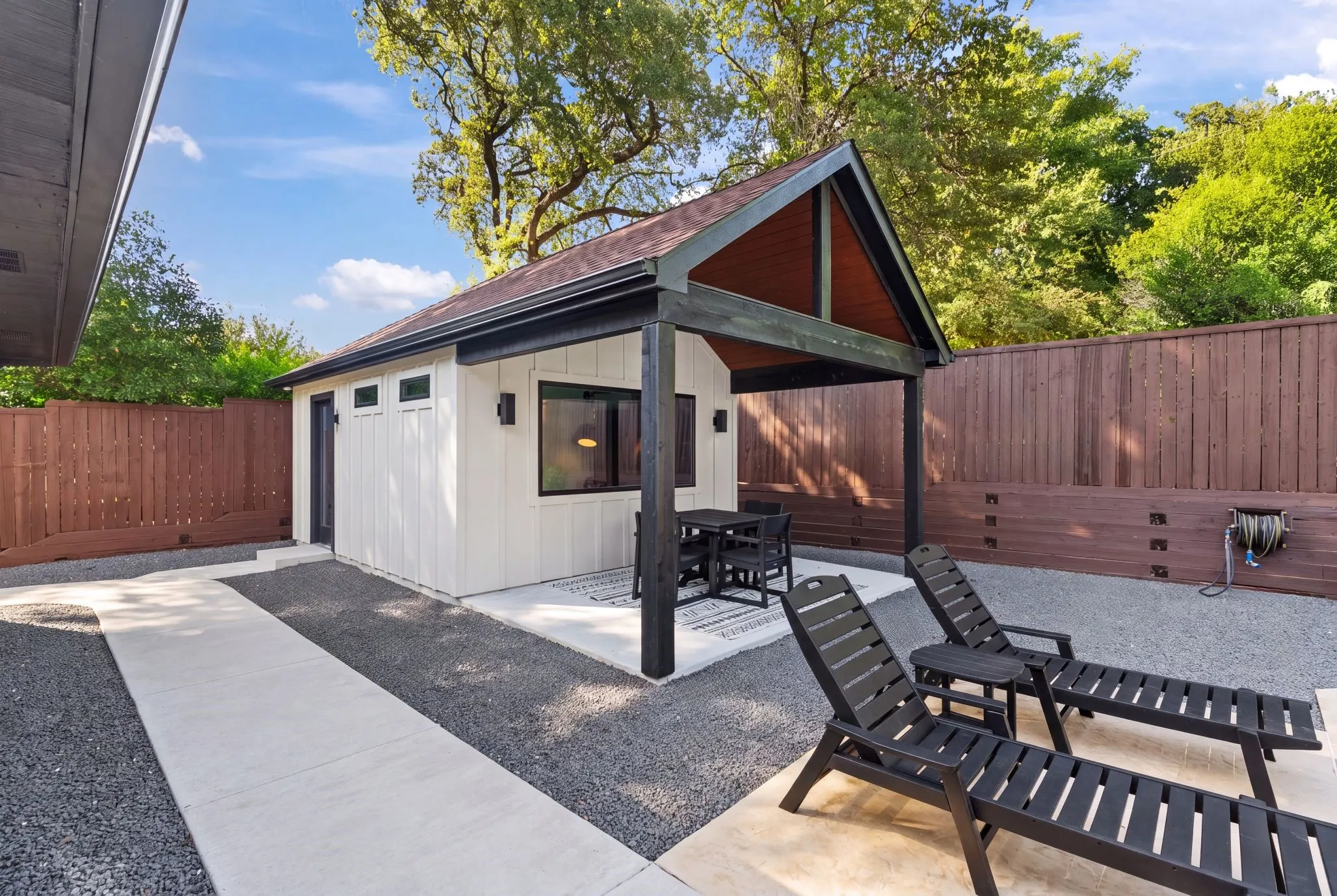 Single Family Residence For Sale in Denton County , 2625 Briar Patch Lane, Flower Mound, Texas 75022, 4 Bedroom, 3 Bathroom, 2 Garage spaces, 2,908 Sqft, built in 1990, mls#21366122, Real Estate Agent in Flower Mound, Homes For Sale in Denton county, Homes For Sale in Flower Mound, Realtor in Flower Mound Texas, Real Estate Brokerage Independent Realty Texas, Luminita Cordes Realtor