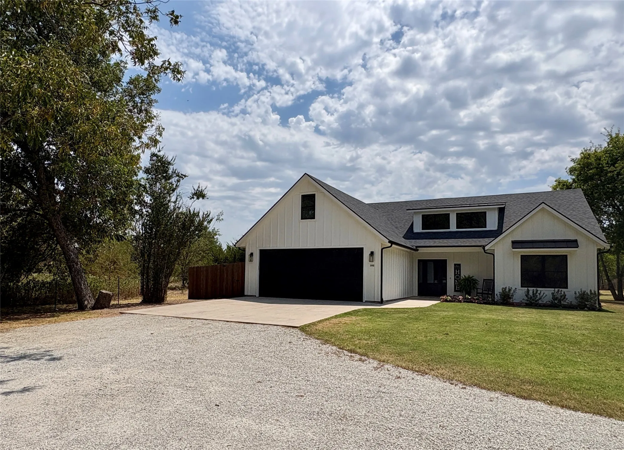 Single Family Residence For Sale in Grayson County , 192 Hagerman Road, Pottsboro, Texas 75076, 3 Bedroom, 3 Bathroom, 2 Garage spaces, 1,998 Sqft, built in 2023, mls#21368511, Real Estate Agent in Pottsboro, Homes For Sale in Grayson county, Homes For Sale in Pottsboro, Realtor in Pottsboro Texas, Real Estate Brokerage Independent Realty Texas, Luminita Cordes Realtor