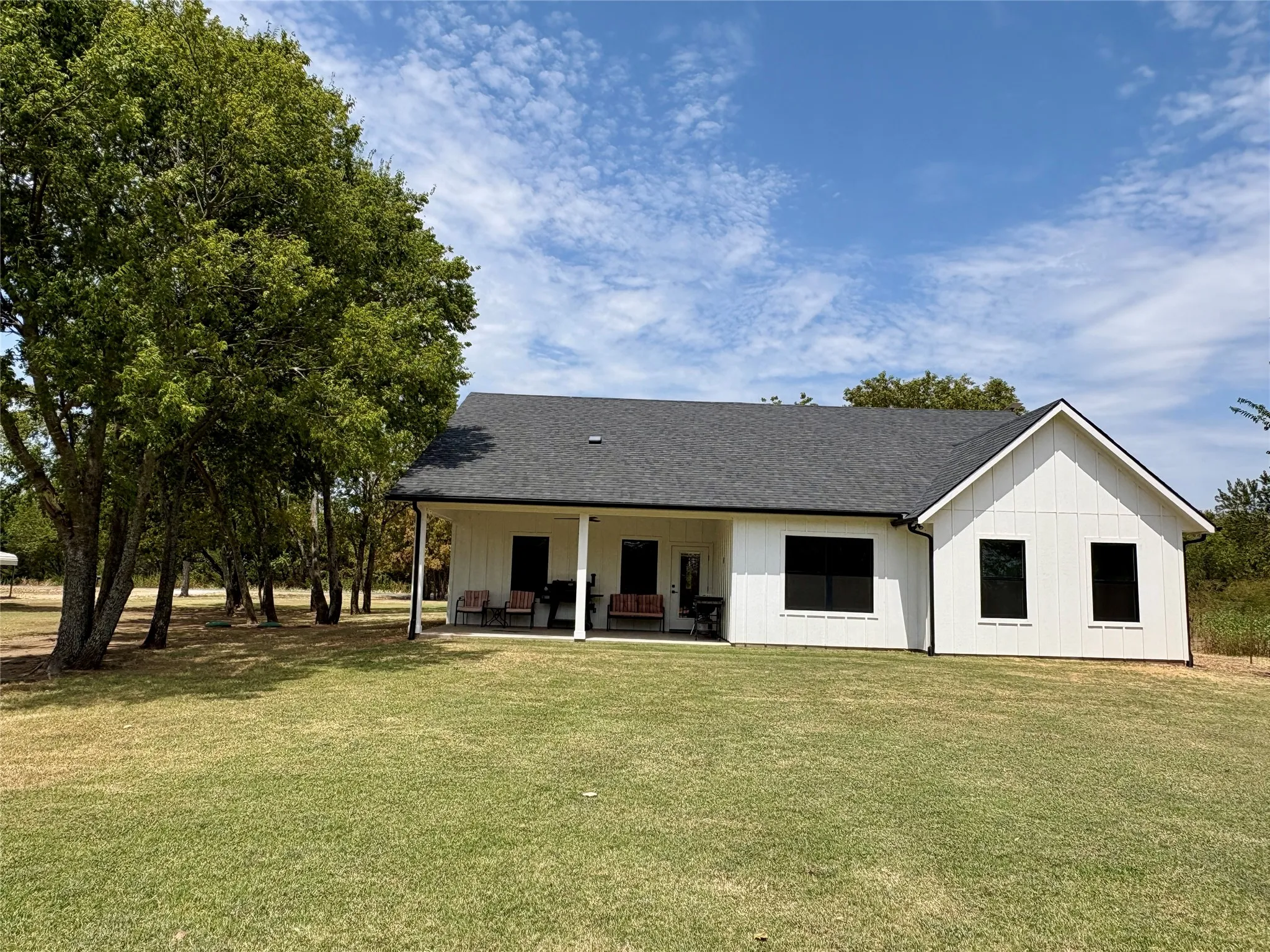 Single Family Residence For Sale in Grayson County , 192 Hagerman Road, Pottsboro, Texas 75076, 3 Bedroom, 3 Bathroom, 2 Garage spaces, 1,998 Sqft, built in 2023, mls#21368511, Real Estate Agent in Pottsboro, Homes For Sale in Grayson county, Homes For Sale in Pottsboro, Realtor in Pottsboro Texas, Real Estate Brokerage Independent Realty Texas, Luminita Cordes Realtor