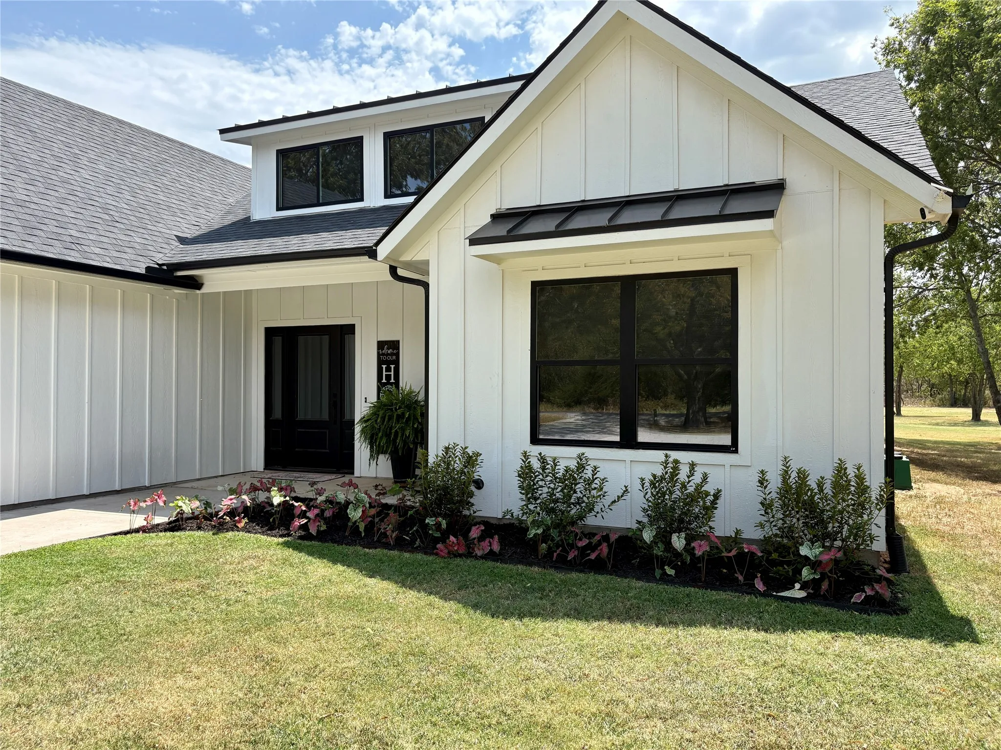 Single Family Residence For Sale in Grayson County , 192 Hagerman Road, Pottsboro, Texas 75076, 3 Bedroom, 3 Bathroom, 2 Garage spaces, 1,998 Sqft, built in 2023, mls#21368511, Real Estate Agent in Pottsboro, Homes For Sale in Grayson county, Homes For Sale in Pottsboro, Realtor in Pottsboro Texas, Real Estate Brokerage Independent Realty Texas, Luminita Cordes Realtor