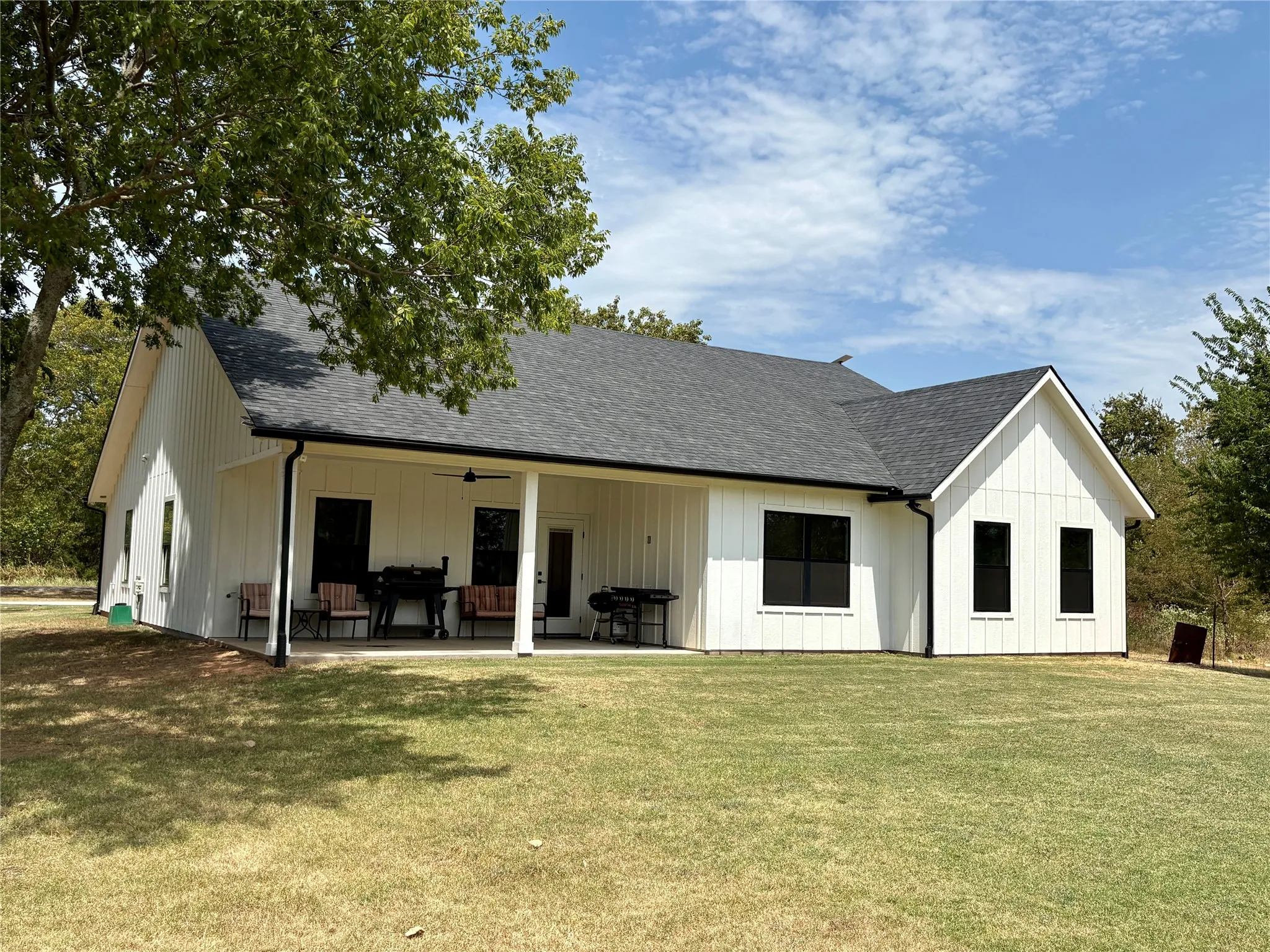 Single Family Residence For Sale in Grayson County , 192 Hagerman Road, Pottsboro, Texas 75076, 3 Bedroom, 3 Bathroom, 2 Garage spaces, 1,998 Sqft, built in 2023, mls#21368511, Real Estate Agent in Pottsboro, Homes For Sale in Grayson county, Homes For Sale in Pottsboro, Realtor in Pottsboro Texas, Real Estate Brokerage Independent Realty Texas, Luminita Cordes Realtor