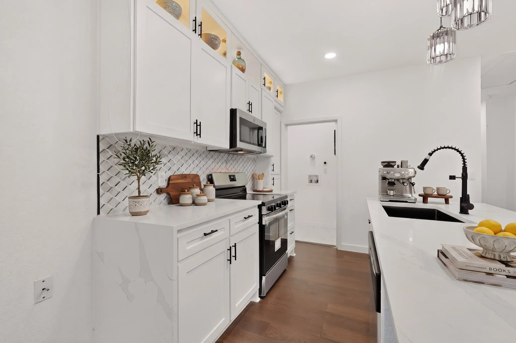 Single Family Residence For Sale in Dallas County , 1100 S Brighton Avenue, Dallas, Texas 75208, 3 Bedroom, 2 Bathroom, Garage spaces, 1,344 Sqft, built in 1925, Price $349,000, mls#21368518, Real Estate Agent in Dallas, Homes For Sale in Dallas county, Homes For Sale in Dallas, Realtor in Dallas Texas, Real Estate Brokerage Independent Realty Texas, Luminita Cordes Realtor