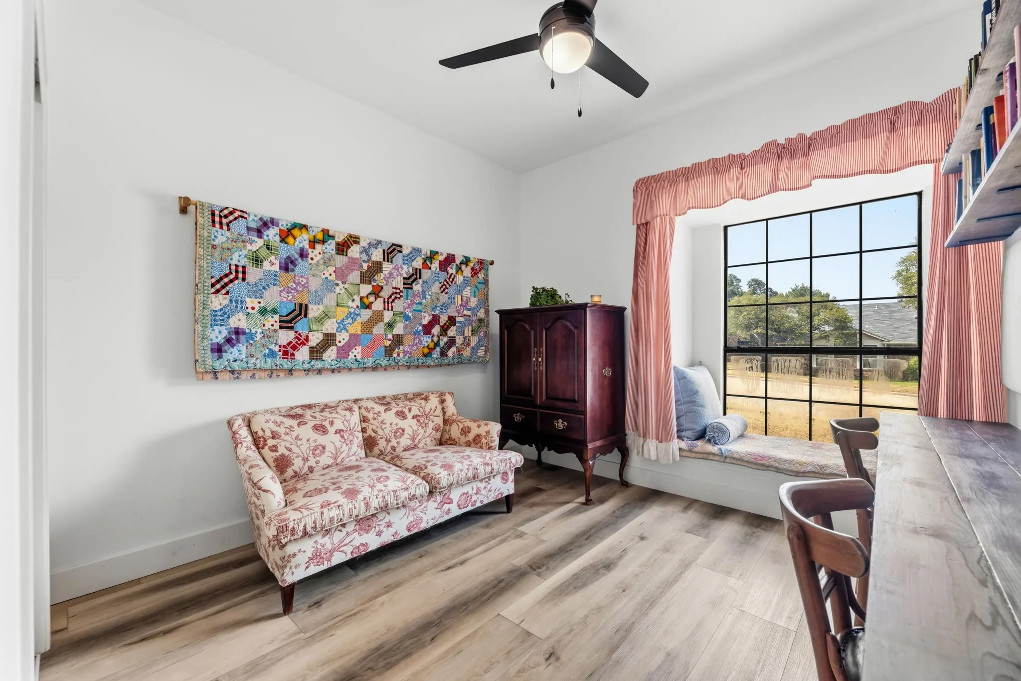 Single Family Residence For Sale in Dallas County , 2706 Collins Boulevard, Garland, Texas 75044, 3 Bedroom, 2 Bathroom, 2 Garage spaces, 1,434 Sqft, built in 1983, mls#21367371, Real Estate Agent in Garland, Homes For Sale in Dallas county, Homes For Sale in Garland, Realtor in Garland Texas, Real Estate Brokerage Independent Realty Texas, Luminita Cordes Realtor