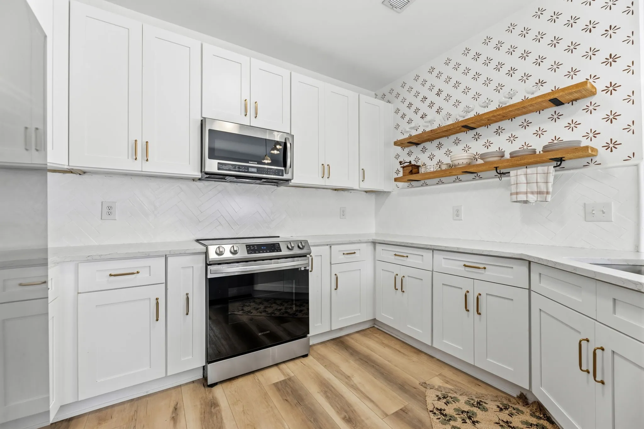 Single Family Residence For Sale in Dallas County , 2706 Collins Boulevard, Garland, Texas 75044, 3 Bedroom, 2 Bathroom, 2 Garage spaces, 1,434 Sqft, built in 1983, mls#21367371, Real Estate Agent in Garland, Homes For Sale in Dallas county, Homes For Sale in Garland, Realtor in Garland Texas, Real Estate Brokerage Independent Realty Texas, Luminita Cordes Realtor