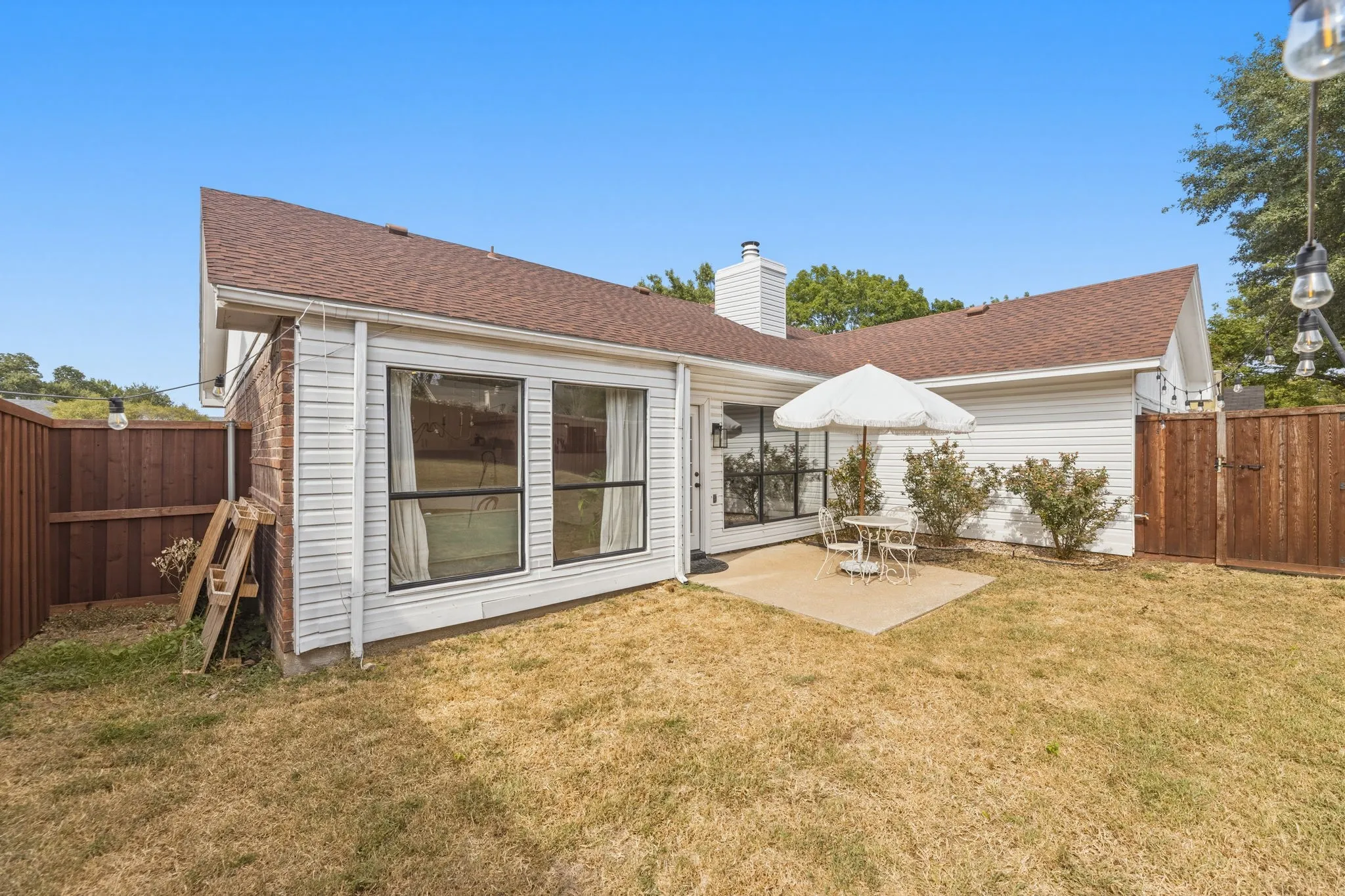 Single Family Residence For Sale in Dallas County , 2706 Collins Boulevard, Garland, Texas 75044, 3 Bedroom, 2 Bathroom, 2 Garage spaces, 1,434 Sqft, built in 1983, mls#21367371, Real Estate Agent in Garland, Homes For Sale in Dallas county, Homes For Sale in Garland, Realtor in Garland Texas, Real Estate Brokerage Independent Realty Texas, Luminita Cordes Realtor