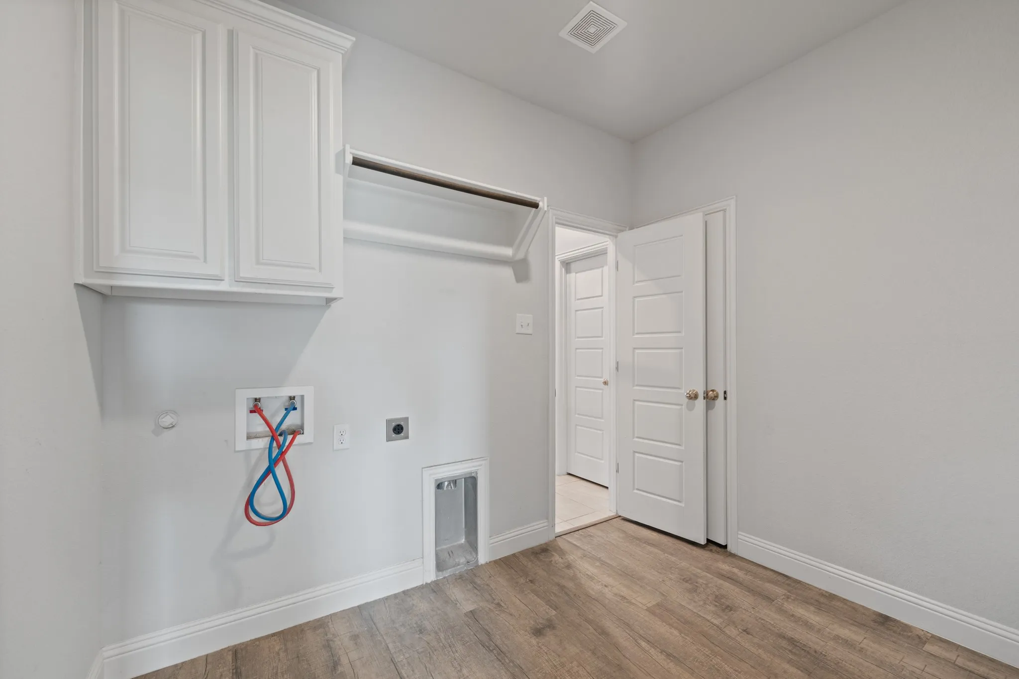 Single Family Residence For Sale in Johnson County , 125 Treys Way, Godley, Texas 76044, 4 Bedroom, 2 Bathroom, 2 Garage spaces, 2,660 Sqft, built in 2021, mls#21367672, Real Estate Agent in Godley, Homes For Sale in Johnson county, Homes For Sale in Godley, Realtor in Godley Texas, Real Estate Brokerage Independent Realty Texas, Luminita Cordes Realtor