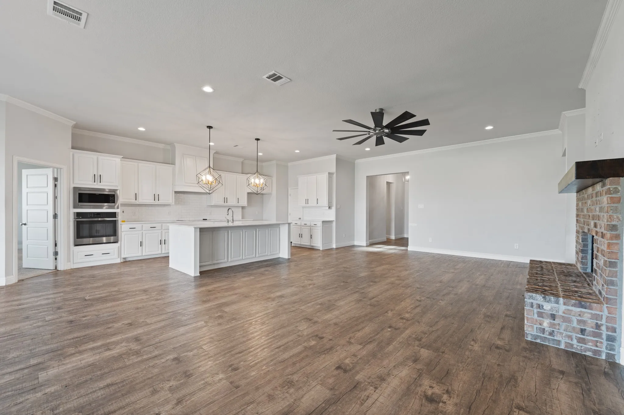 Single Family Residence For Sale in Johnson County , 125 Treys Way, Godley, Texas 76044, 4 Bedroom, 2 Bathroom, 2 Garage spaces, 2,660 Sqft, built in 2021, mls#21367672, Real Estate Agent in Godley, Homes For Sale in Johnson county, Homes For Sale in Godley, Realtor in Godley Texas, Real Estate Brokerage Independent Realty Texas, Luminita Cordes Realtor