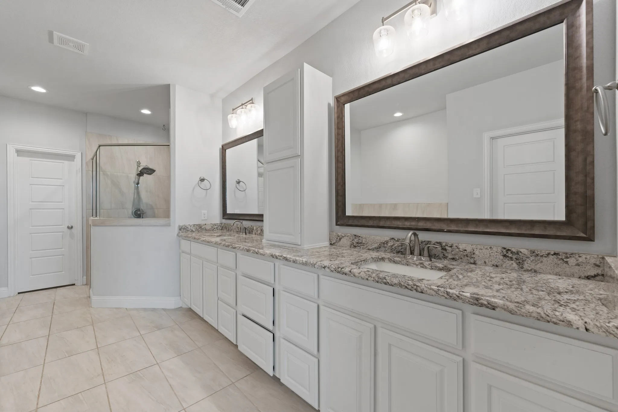 Single Family Residence For Sale in Johnson County , 125 Treys Way, Godley, Texas 76044, 4 Bedroom, 2 Bathroom, 2 Garage spaces, 2,660 Sqft, built in 2021, mls#21367672, Real Estate Agent in Godley, Homes For Sale in Johnson county, Homes For Sale in Godley, Realtor in Godley Texas, Real Estate Brokerage Independent Realty Texas, Luminita Cordes Realtor