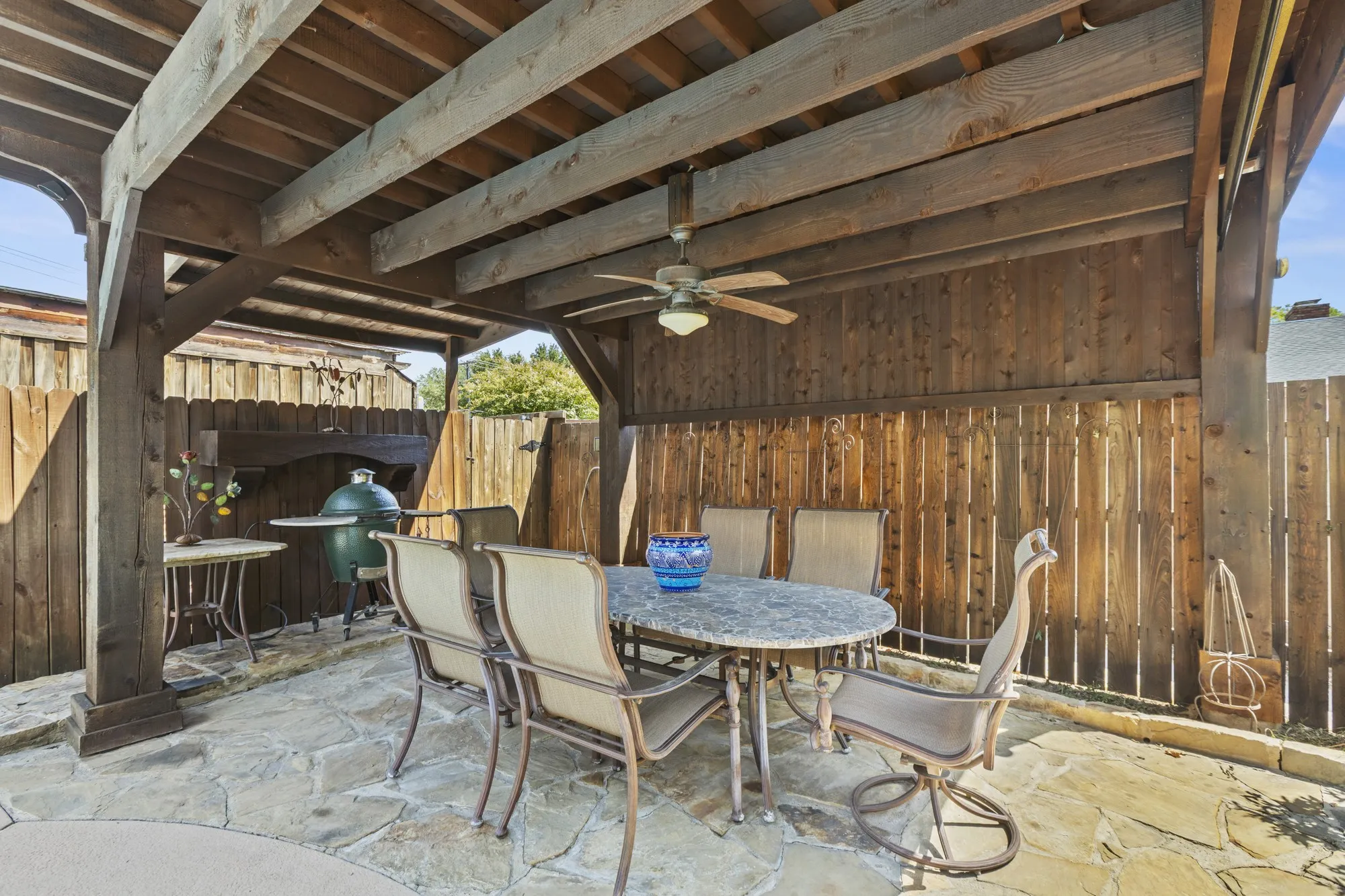 Single Family Residence For Sale in Denton County , 1946 Oakbluff Drive, Carrollton, Texas 75007, 3 Bedroom, 2 Bathroom, 1 Garage spaces, 2,568 Sqft, built in 1980, mls#21368331, Real Estate Agent in Carrollton, Homes For Sale in Denton county, Homes For Sale in Carrollton, Realtor in Carrollton Texas, Real Estate Brokerage Independent Realty Texas, Luminita Cordes Realtor