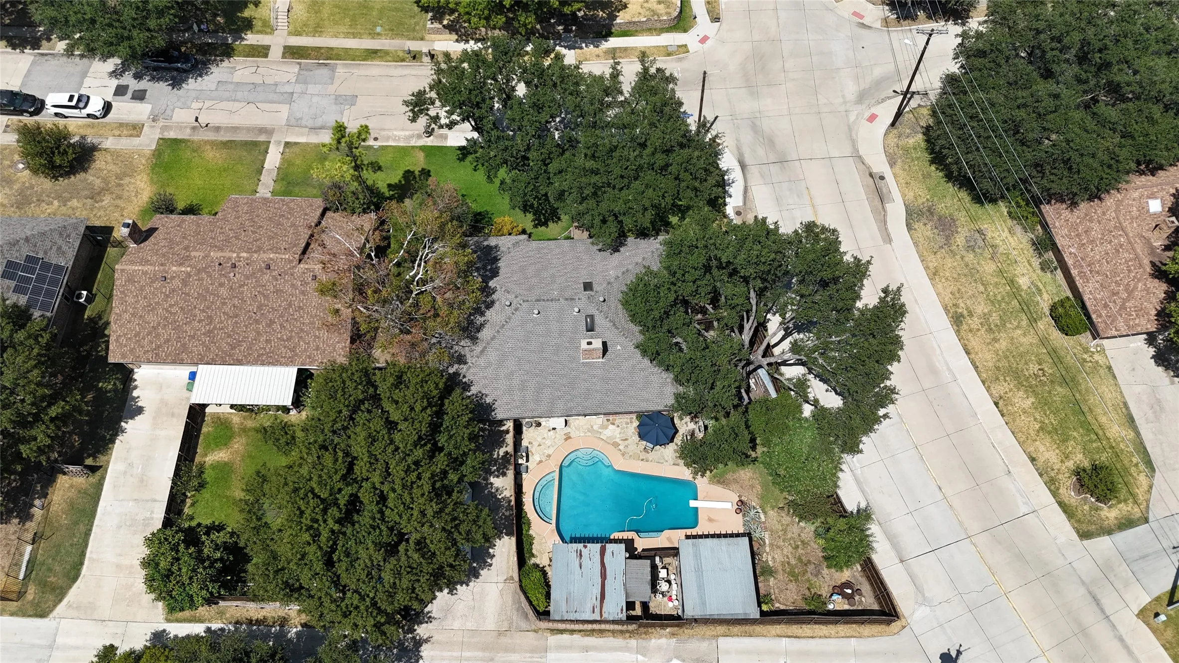 Single Family Residence For Sale in Denton County , 1946 Oakbluff Drive, Carrollton, Texas 75007, 3 Bedroom, 2 Bathroom, 1 Garage spaces, 2,568 Sqft, built in 1980, mls#21368331, Real Estate Agent in Carrollton, Homes For Sale in Denton county, Homes For Sale in Carrollton, Realtor in Carrollton Texas, Real Estate Brokerage Independent Realty Texas, Luminita Cordes Realtor