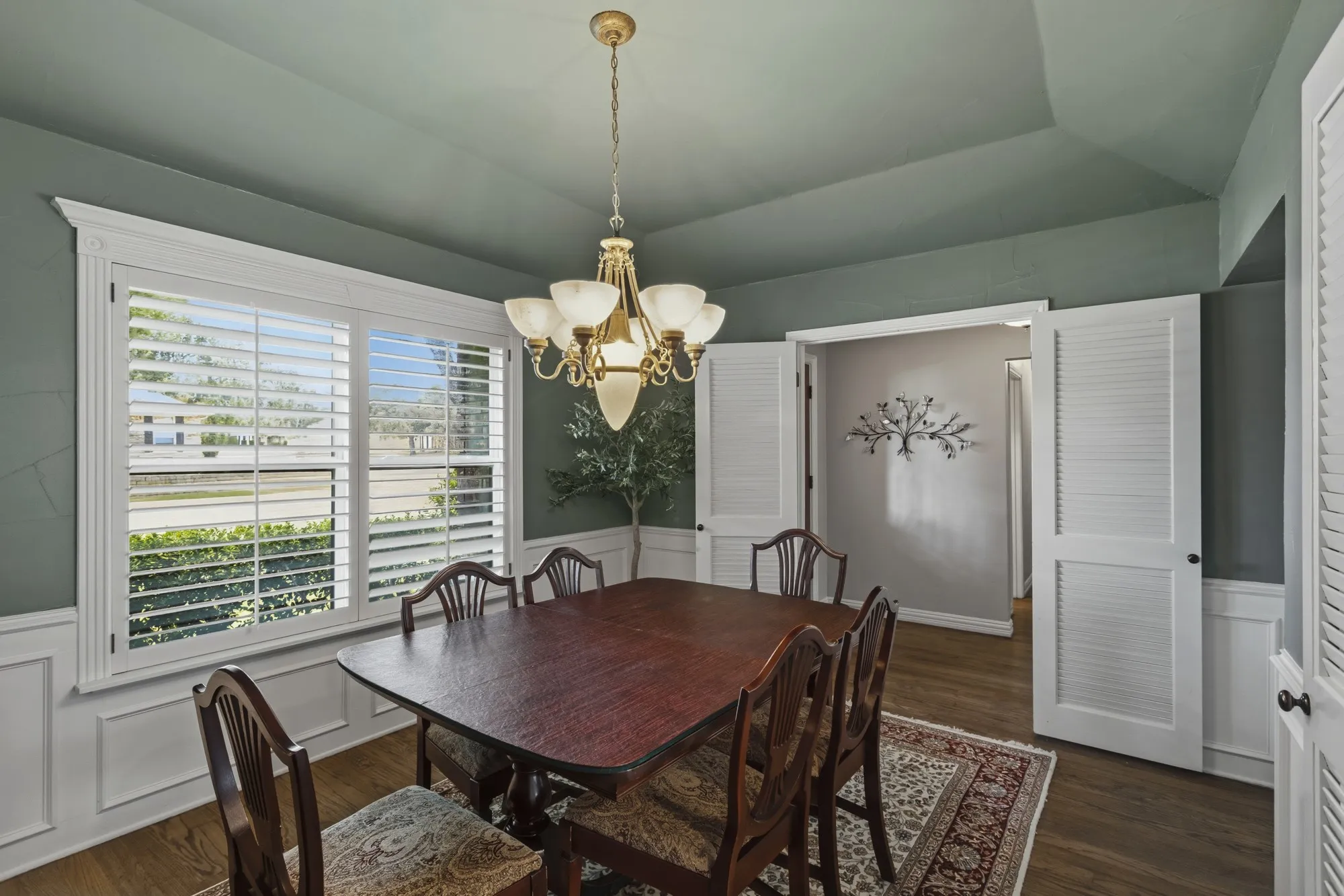 Single Family Residence For Sale in Denton County , 1946 Oakbluff Drive, Carrollton, Texas 75007, 3 Bedroom, 2 Bathroom, 1 Garage spaces, 2,568 Sqft, built in 1980, mls#21368331, Real Estate Agent in Carrollton, Homes For Sale in Denton county, Homes For Sale in Carrollton, Realtor in Carrollton Texas, Real Estate Brokerage Independent Realty Texas, Luminita Cordes Realtor