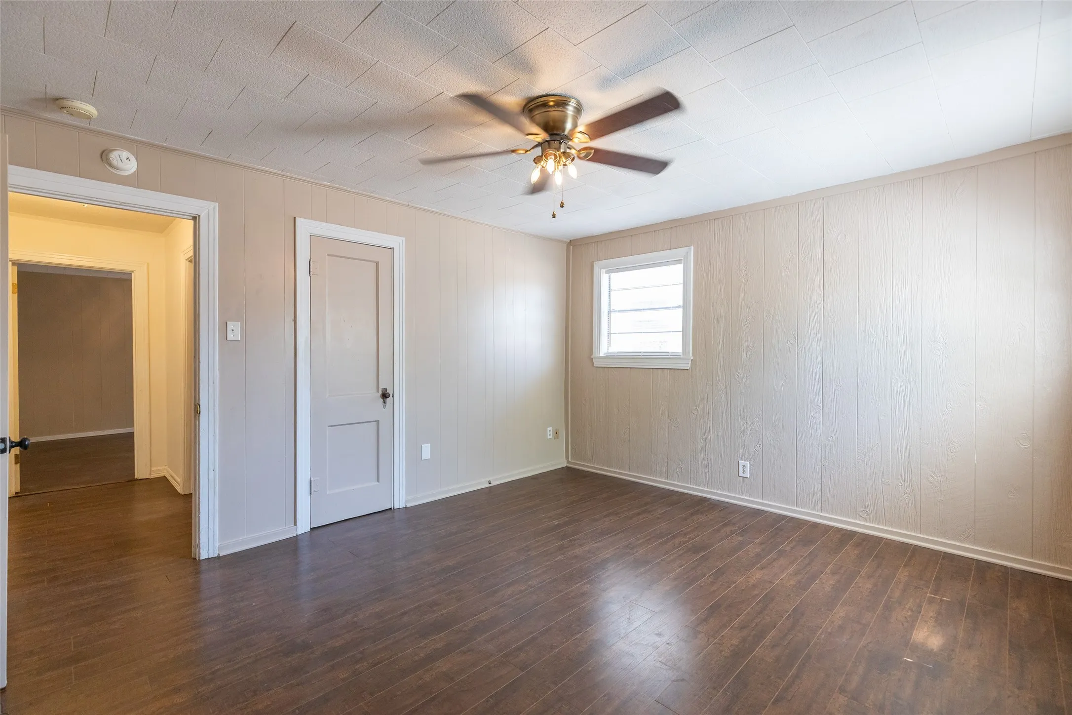 Apartment For Sale in Taylor County , 710 E North 13th Street, Abilene, Texas 79601, 4 Bedroom, 2 Bathroom, Garage spaces, 1,879 Sqft, built in 1948, mls#21364199, Real Estate Agent in Abilene, Homes For Sale in Taylor county, Homes For Sale in Abilene, Realtor in Abilene Texas, Real Estate Brokerage Independent Realty Texas, Luminita Cordes Realtor