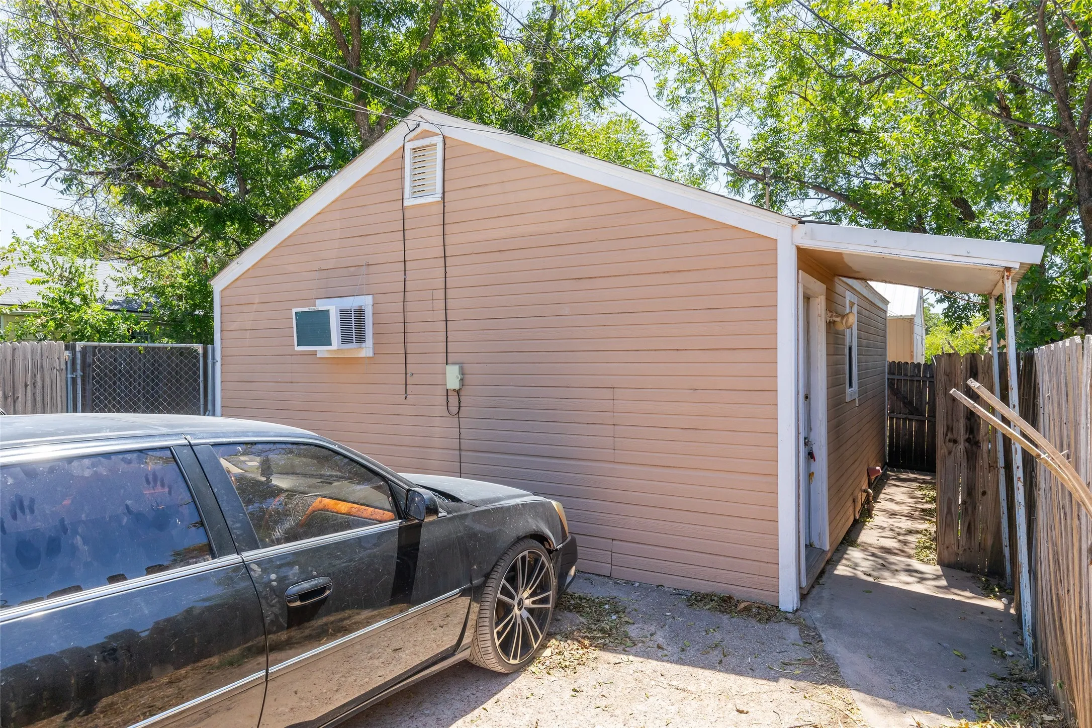 Apartment For Sale in Taylor County , 710 E North 13th Street, Abilene, Texas 79601, 4 Bedroom, 2 Bathroom, Garage spaces, 1,879 Sqft, built in 1948, mls#21364199, Real Estate Agent in Abilene, Homes For Sale in Taylor county, Homes For Sale in Abilene, Realtor in Abilene Texas, Real Estate Brokerage Independent Realty Texas, Luminita Cordes Realtor