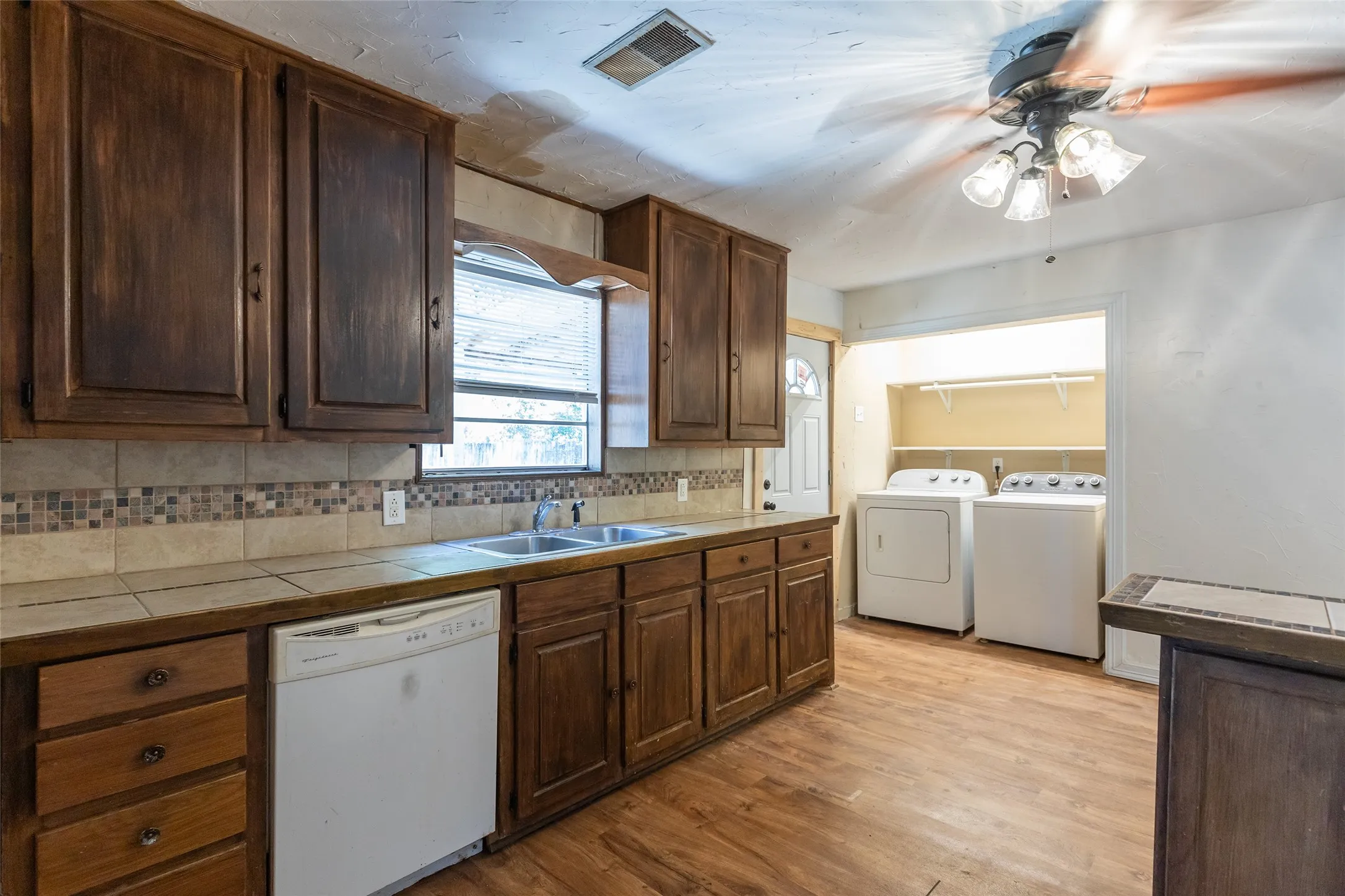 Apartment For Sale in Taylor County , 710 E North 13th Street, Abilene, Texas 79601, 4 Bedroom, 2 Bathroom, Garage spaces, 1,879 Sqft, built in 1948, mls#21364199, Real Estate Agent in Abilene, Homes For Sale in Taylor county, Homes For Sale in Abilene, Realtor in Abilene Texas, Real Estate Brokerage Independent Realty Texas, Luminita Cordes Realtor