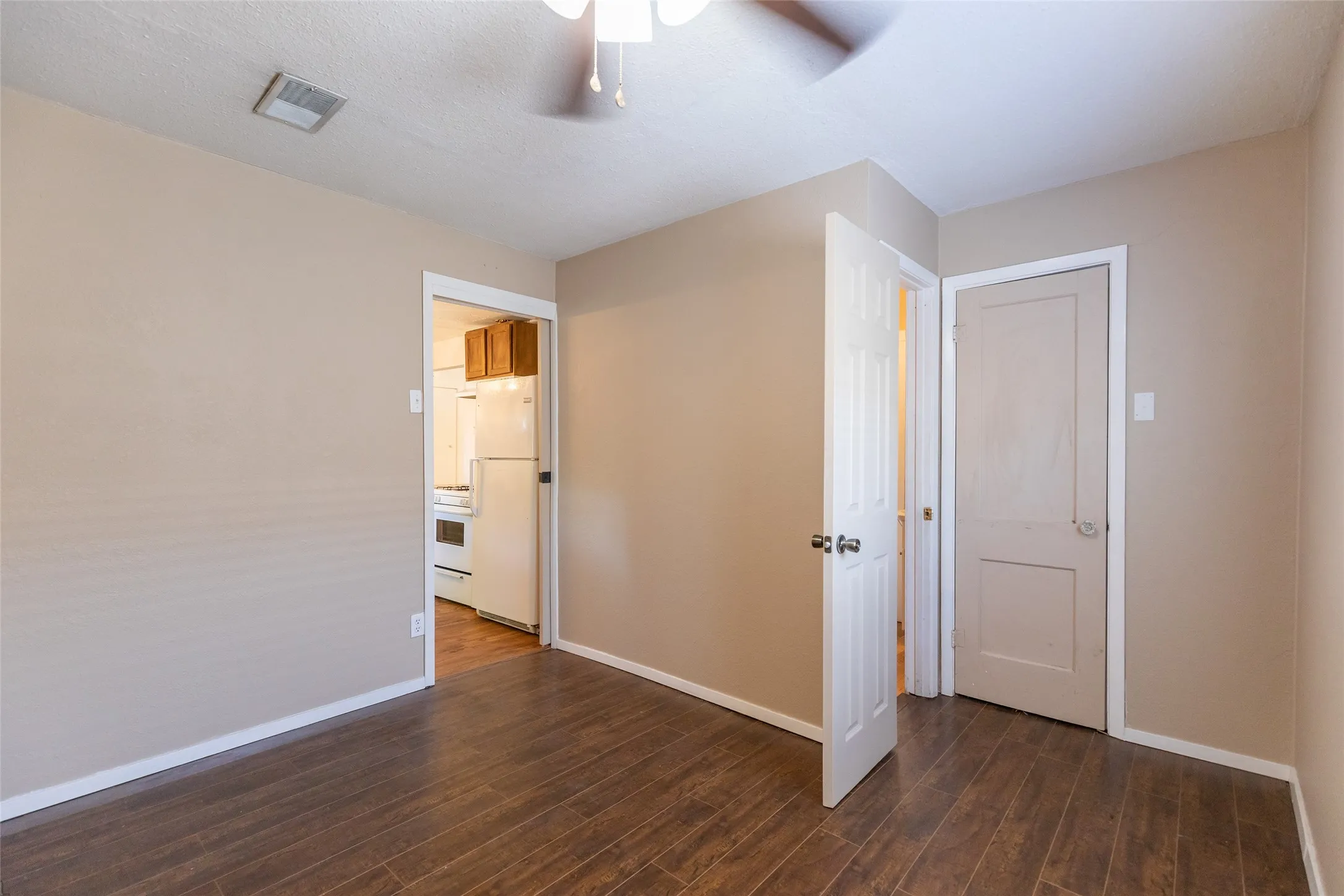 Apartment For Sale in Taylor County , 710 E North 13th Street, Abilene, Texas 79601, 4 Bedroom, 2 Bathroom, Garage spaces, 1,879 Sqft, built in 1948, mls#21364199, Real Estate Agent in Abilene, Homes For Sale in Taylor county, Homes For Sale in Abilene, Realtor in Abilene Texas, Real Estate Brokerage Independent Realty Texas, Luminita Cordes Realtor