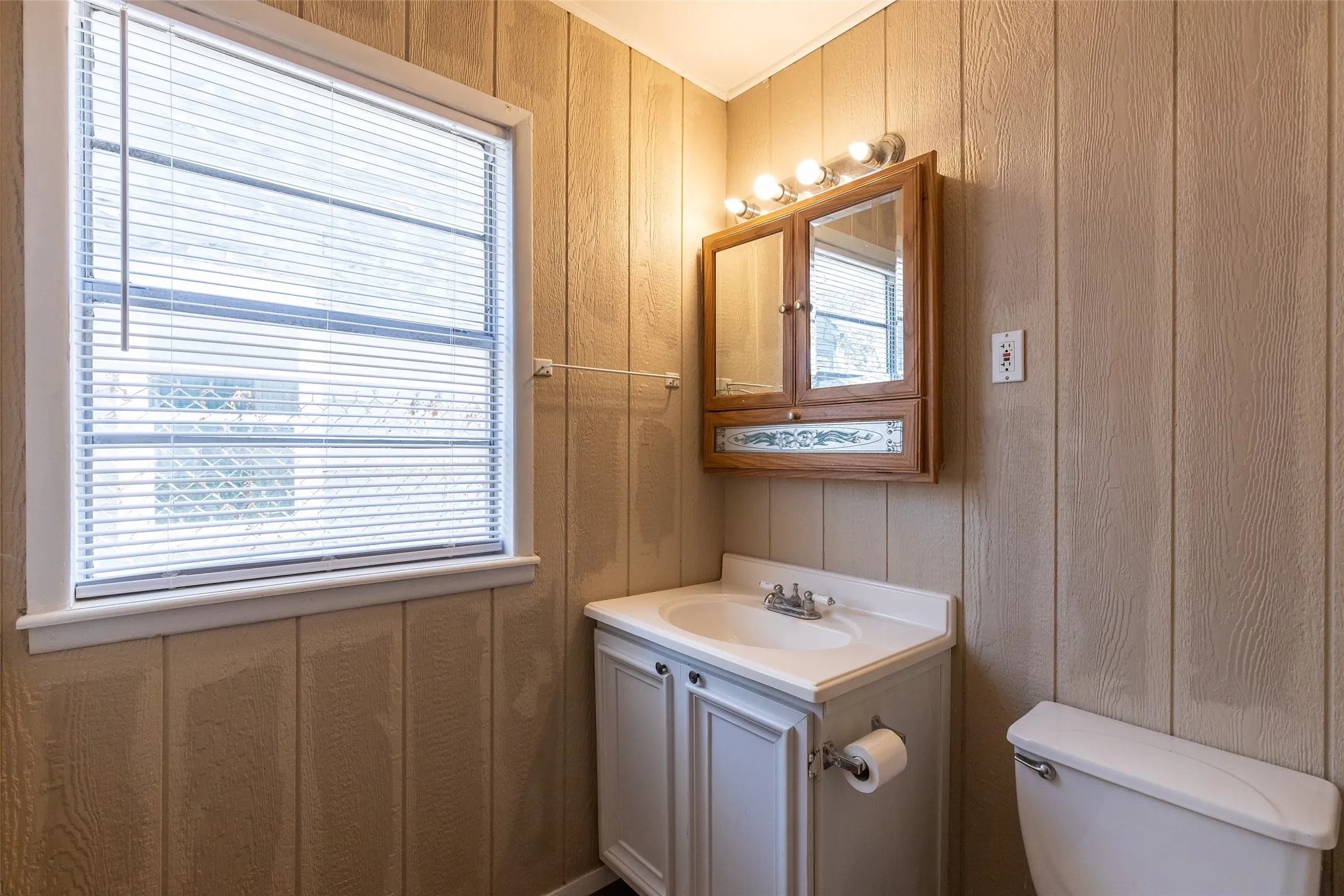 Apartment For Sale in Taylor County , 710 E North 13th Street, Abilene, Texas 79601, 4 Bedroom, 2 Bathroom, Garage spaces, 1,879 Sqft, built in 1948, mls#21364199, Real Estate Agent in Abilene, Homes For Sale in Taylor county, Homes For Sale in Abilene, Realtor in Abilene Texas, Real Estate Brokerage Independent Realty Texas, Luminita Cordes Realtor