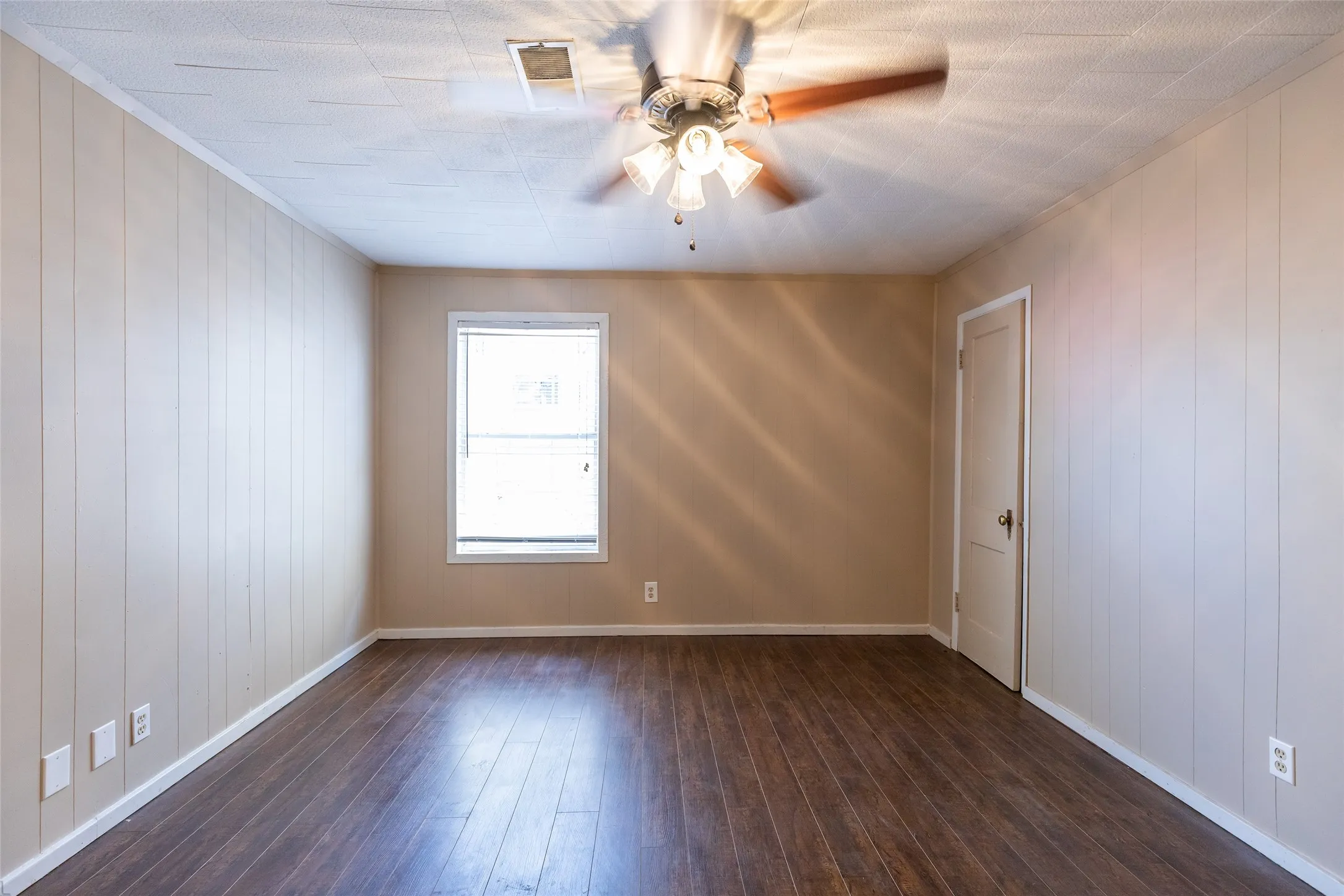 Apartment For Sale in Taylor County , 710 E North 13th Street, Abilene, Texas 79601, 4 Bedroom, 2 Bathroom, Garage spaces, 1,879 Sqft, built in 1948, mls#21364199, Real Estate Agent in Abilene, Homes For Sale in Taylor county, Homes For Sale in Abilene, Realtor in Abilene Texas, Real Estate Brokerage Independent Realty Texas, Luminita Cordes Realtor