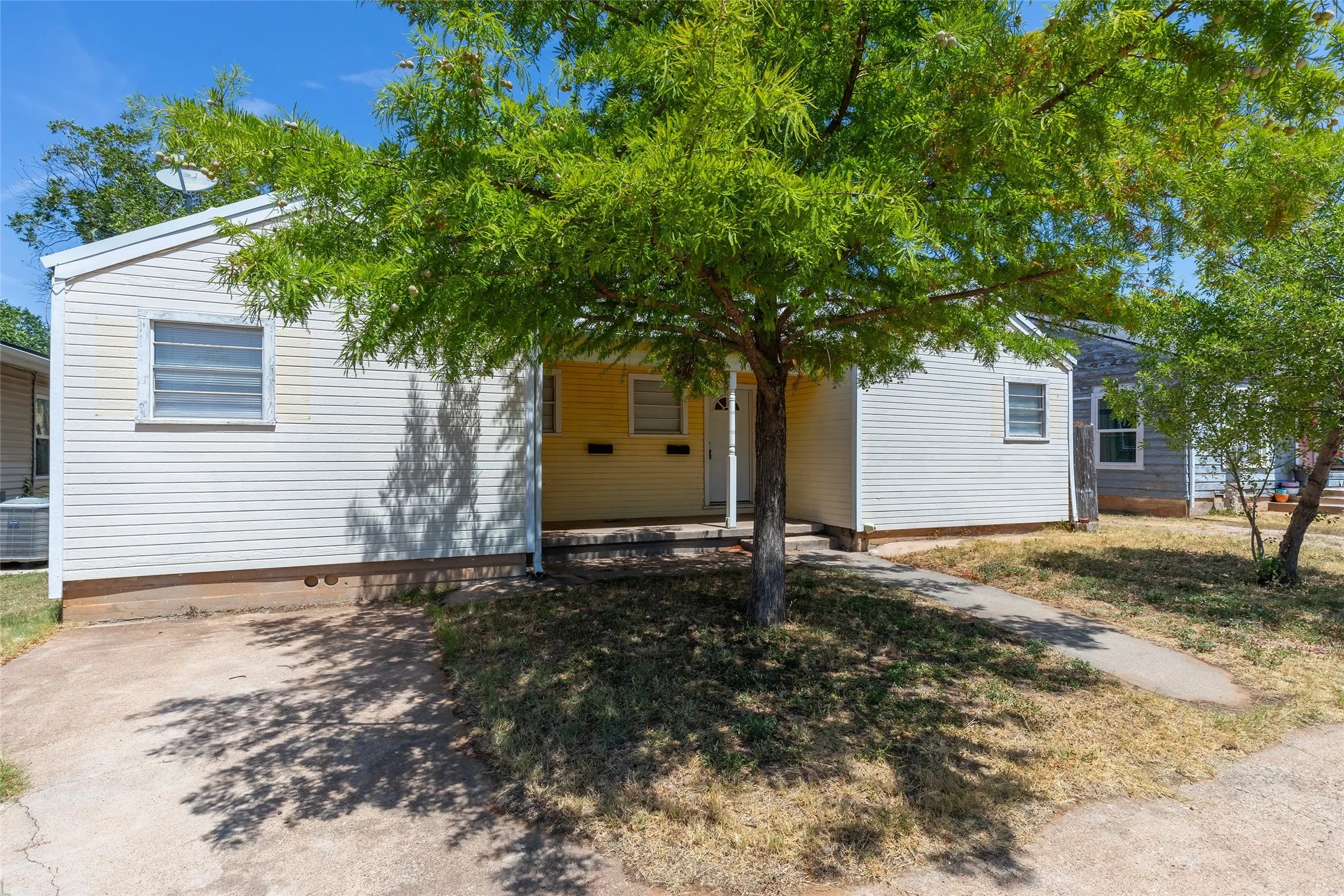 Apartment For Sale in Taylor County , 710 E North 13th Street, Abilene, Texas 79601, 4 Bedroom, 2 Bathroom, Garage spaces, 1,879 Sqft, built in 1948, mls#21364199, Real Estate Agent in Abilene, Homes For Sale in Taylor county, Homes For Sale in Abilene, Realtor in Abilene Texas, Real Estate Brokerage Independent Realty Texas, Luminita Cordes Realtor