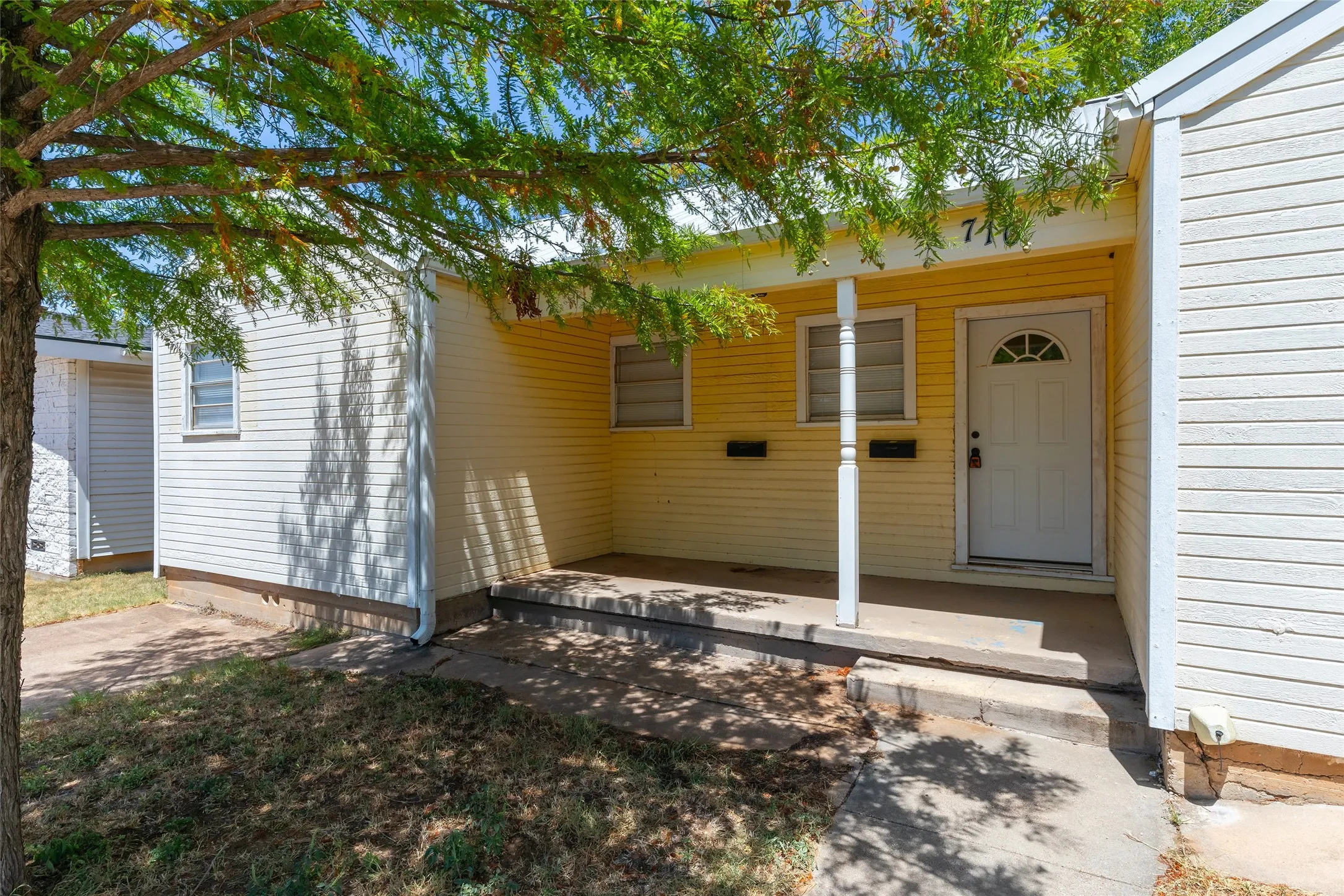 Apartment For Sale in Taylor County , 710 E North 13th Street, Abilene, Texas 79601, 4 Bedroom, 2 Bathroom, Garage spaces, 1,879 Sqft, built in 1948, mls#21364199, Real Estate Agent in Abilene, Homes For Sale in Taylor county, Homes For Sale in Abilene, Realtor in Abilene Texas, Real Estate Brokerage Independent Realty Texas, Luminita Cordes Realtor
