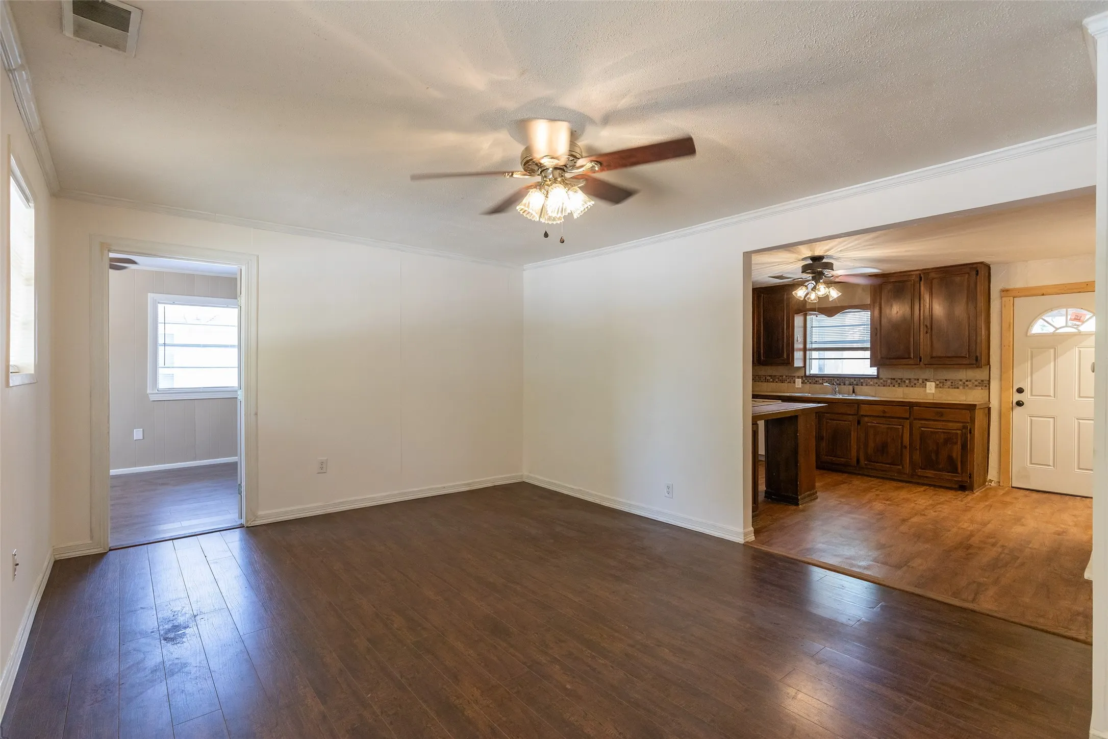 Apartment For Sale in Taylor County , 710 E North 13th Street, Abilene, Texas 79601, 4 Bedroom, 2 Bathroom, Garage spaces, 1,879 Sqft, built in 1948, mls#21364199, Real Estate Agent in Abilene, Homes For Sale in Taylor county, Homes For Sale in Abilene, Realtor in Abilene Texas, Real Estate Brokerage Independent Realty Texas, Luminita Cordes Realtor
