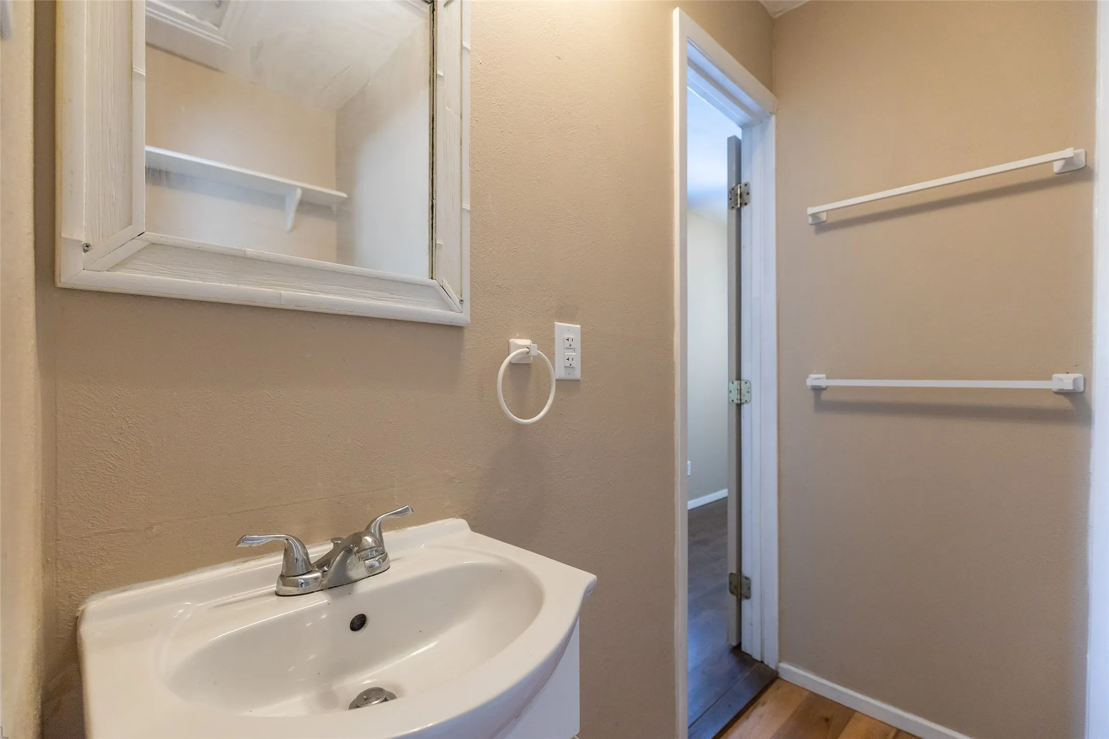 Apartment For Sale in Taylor County , 710 E North 13th Street, Abilene, Texas 79601, 4 Bedroom, 2 Bathroom, Garage spaces, 1,879 Sqft, built in 1948, mls#21364199, Real Estate Agent in Abilene, Homes For Sale in Taylor county, Homes For Sale in Abilene, Realtor in Abilene Texas, Real Estate Brokerage Independent Realty Texas, Luminita Cordes Realtor