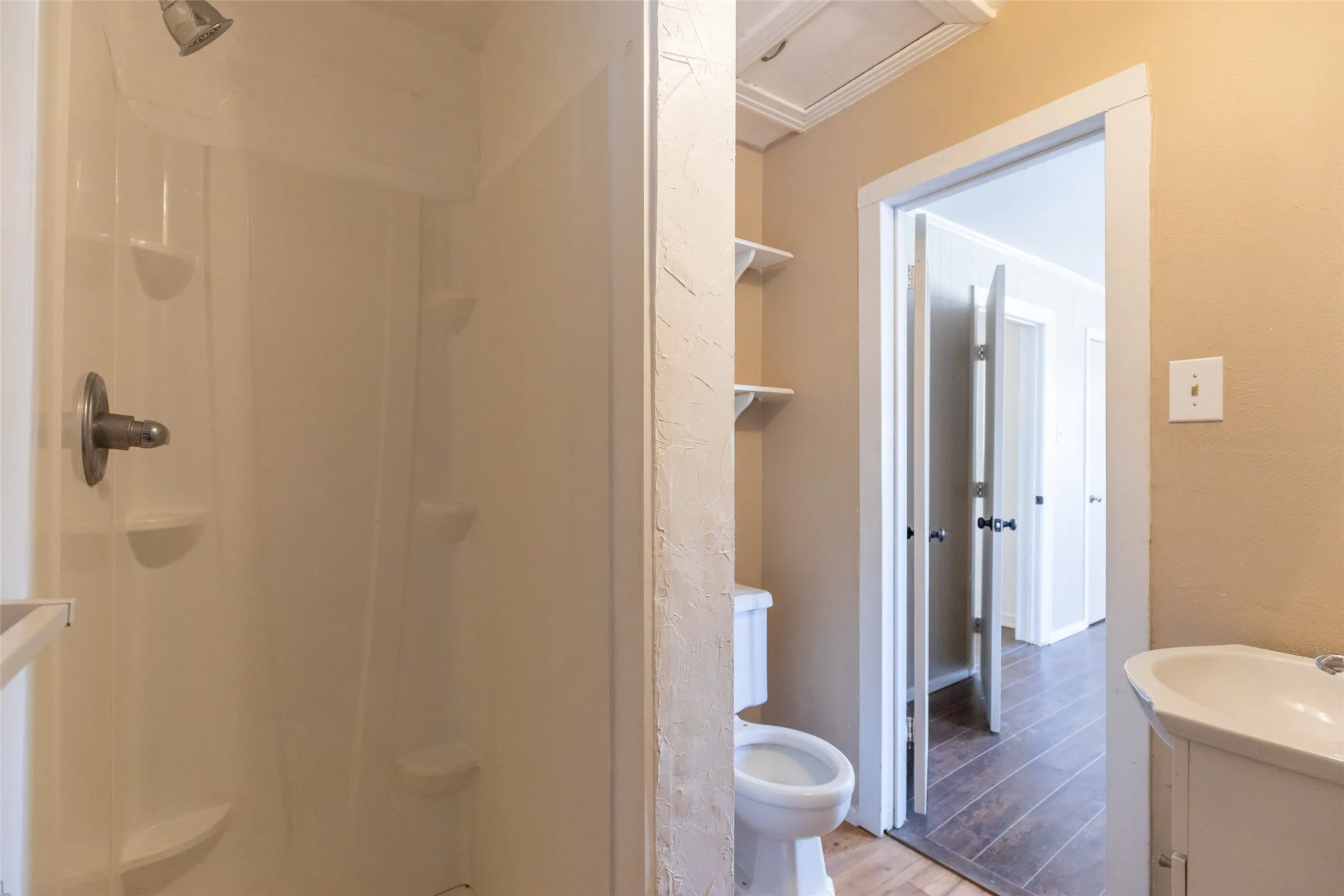 Apartment For Sale in Taylor County , 710 E North 13th Street, Abilene, Texas 79601, 4 Bedroom, 2 Bathroom, Garage spaces, 1,879 Sqft, built in 1948, mls#21364199, Real Estate Agent in Abilene, Homes For Sale in Taylor county, Homes For Sale in Abilene, Realtor in Abilene Texas, Real Estate Brokerage Independent Realty Texas, Luminita Cordes Realtor