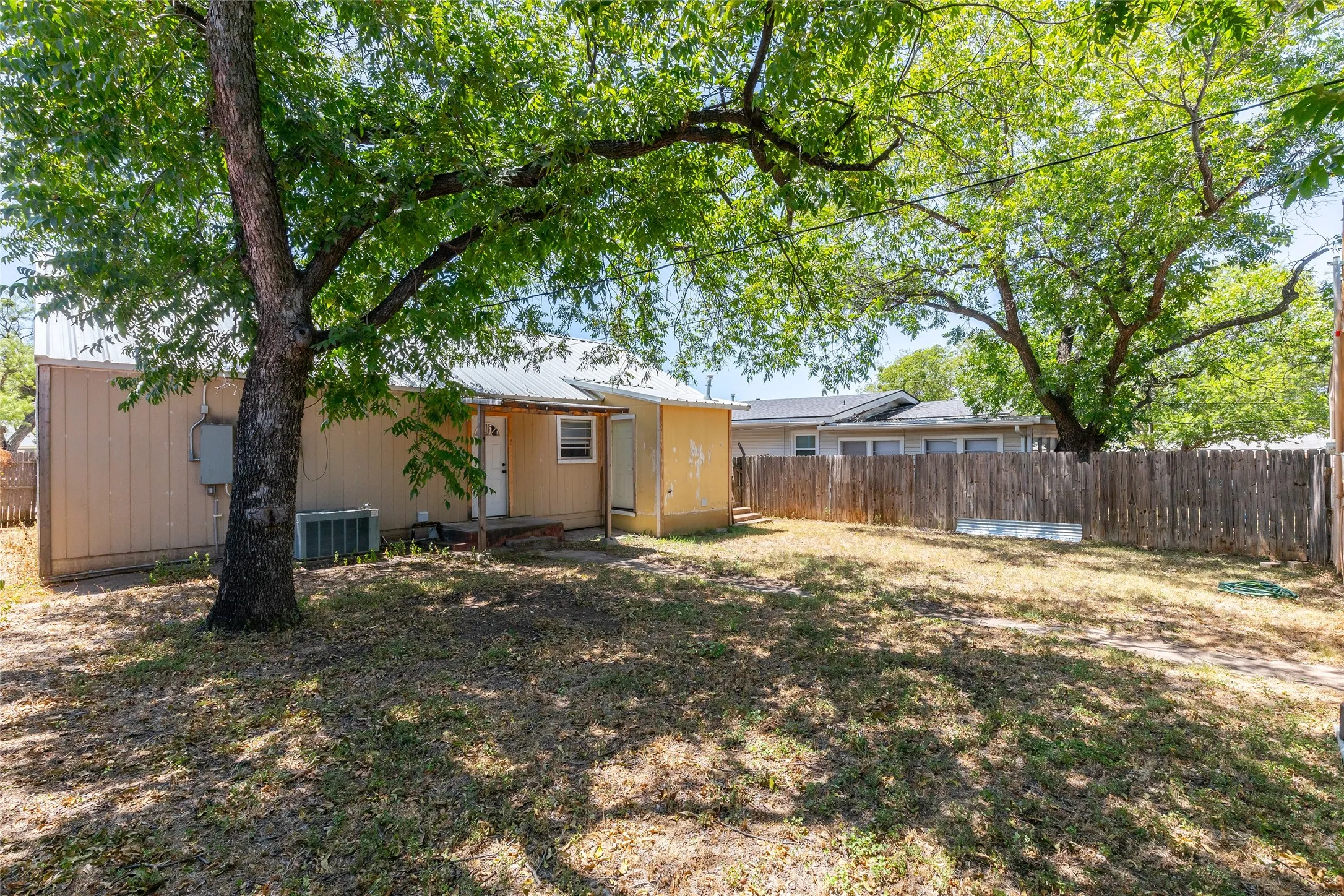Apartment For Sale in Taylor County , 710 E North 13th Street, Abilene, Texas 79601, 4 Bedroom, 2 Bathroom, Garage spaces, 1,879 Sqft, built in 1948, mls#21364199, Real Estate Agent in Abilene, Homes For Sale in Taylor county, Homes For Sale in Abilene, Realtor in Abilene Texas, Real Estate Brokerage Independent Realty Texas, Luminita Cordes Realtor