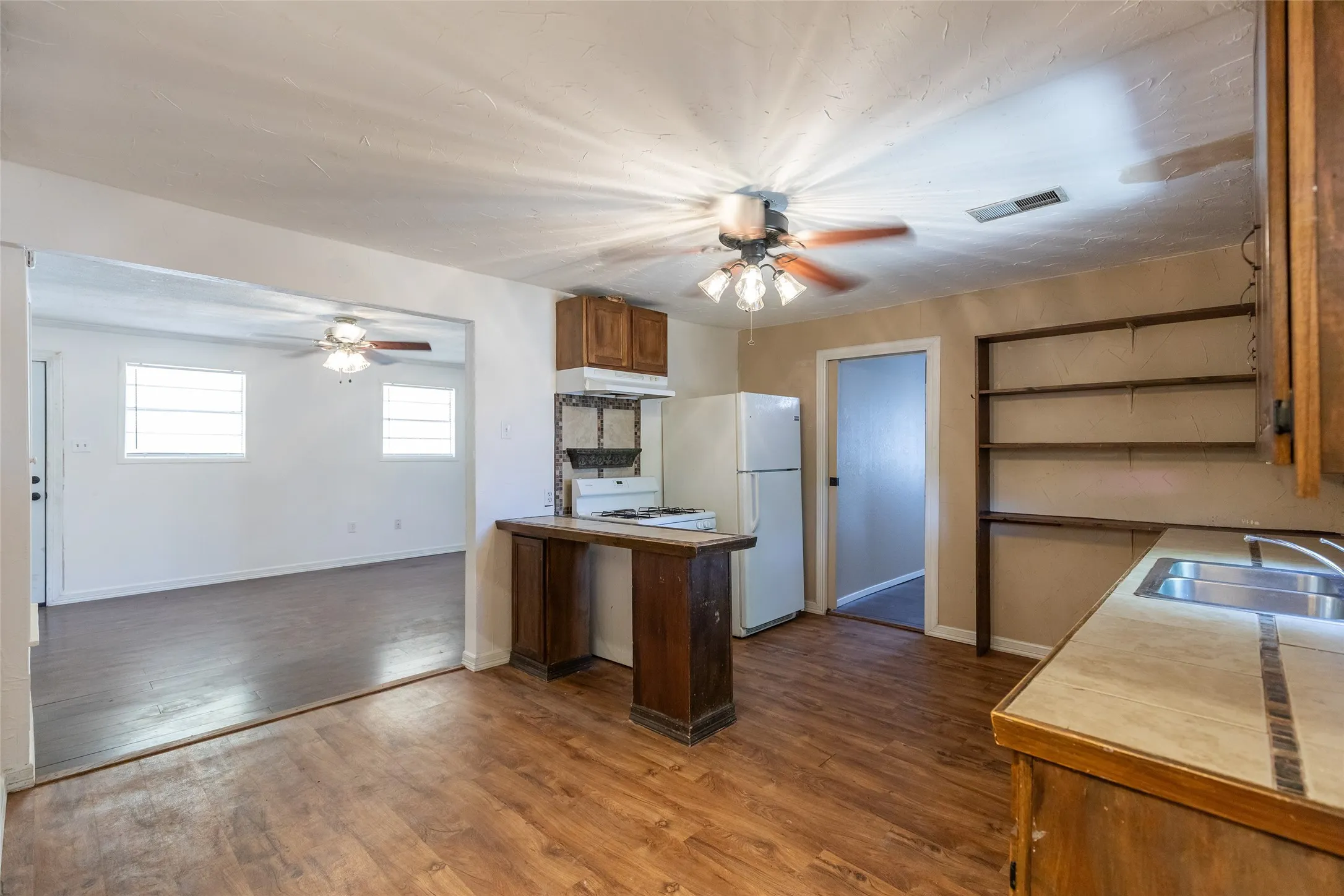 Apartment For Sale in Taylor County , 710 E North 13th Street, Abilene, Texas 79601, 4 Bedroom, 2 Bathroom, Garage spaces, 1,879 Sqft, built in 1948, mls#21364199, Real Estate Agent in Abilene, Homes For Sale in Taylor county, Homes For Sale in Abilene, Realtor in Abilene Texas, Real Estate Brokerage Independent Realty Texas, Luminita Cordes Realtor