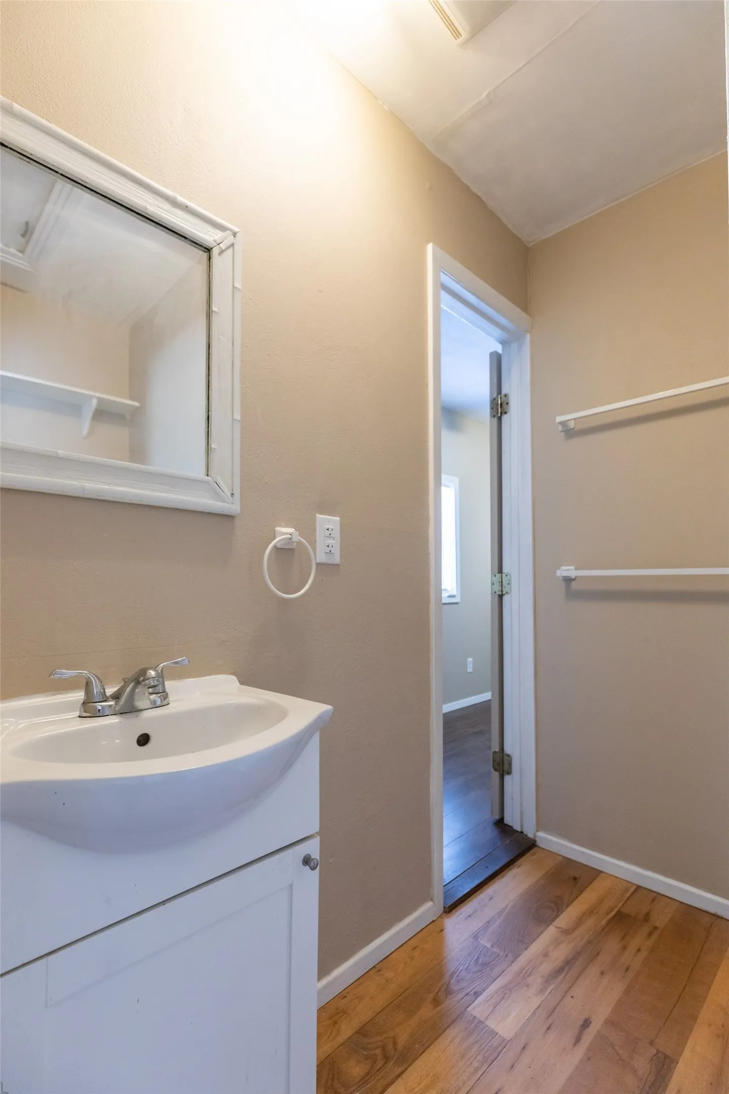 Apartment For Sale in Taylor County , 710 E North 13th Street, Abilene, Texas 79601, 4 Bedroom, 2 Bathroom, Garage spaces, 1,879 Sqft, built in 1948, mls#21364199, Real Estate Agent in Abilene, Homes For Sale in Taylor county, Homes For Sale in Abilene, Realtor in Abilene Texas, Real Estate Brokerage Independent Realty Texas, Luminita Cordes Realtor