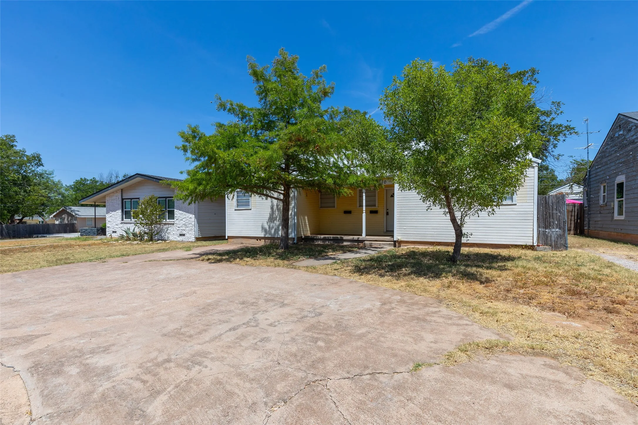 Apartment For Sale in Taylor County , 710 E North 13th Street, Abilene, Texas 79601, 4 Bedroom, 2 Bathroom, Garage spaces, 1,879 Sqft, built in 1948, mls#21364199, Real Estate Agent in Abilene, Homes For Sale in Taylor county, Homes For Sale in Abilene, Realtor in Abilene Texas, Real Estate Brokerage Independent Realty Texas, Luminita Cordes Realtor