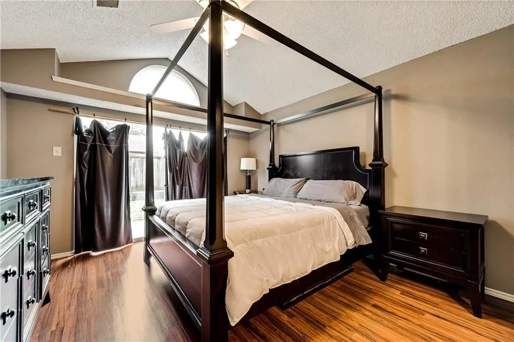 Single Family Residence For Rent in Denton County , 1203 Lone Wolf Trail, Carrollton, Texas 75007, 3 Bedroom, 3 Bathroom, 2 Garage spaces, 1,687 Sqft, built in 1987, mls#21368520, Real Estate Agent in Carrollton, Homes For Rent in Denton county, Homes For Rent in Carrollton, Realtor in Carrollton Texas, Real Estate Brokerage Independent Realty Texas, Luminita Cordes Realtor