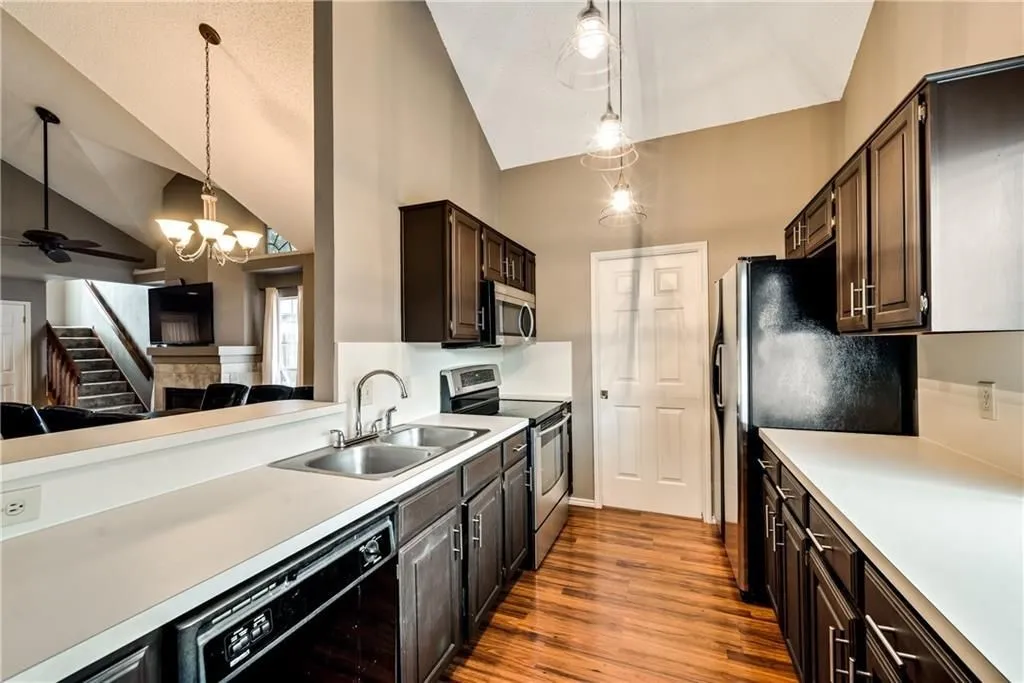 Single Family Residence For Rent in Denton County , 1203 Lone Wolf Trail, Carrollton, Texas 75007, 3 Bedroom, 3 Bathroom, 2 Garage spaces, 1,687 Sqft, built in 1987, mls#21368520, Real Estate Agent in Carrollton, Homes For Rent in Denton county, Homes For Rent in Carrollton, Realtor in Carrollton Texas, Real Estate Brokerage Independent Realty Texas, Luminita Cordes Realtor