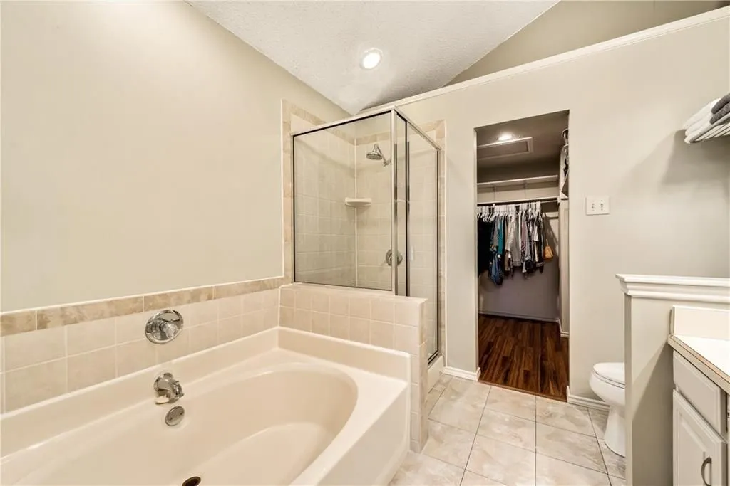 Single Family Residence For Rent in Denton County , 1203 Lone Wolf Trail, Carrollton, Texas 75007, 3 Bedroom, 3 Bathroom, 2 Garage spaces, 1,687 Sqft, built in 1987, mls#21368520, Real Estate Agent in Carrollton, Homes For Rent in Denton county, Homes For Rent in Carrollton, Realtor in Carrollton Texas, Real Estate Brokerage Independent Realty Texas, Luminita Cordes Realtor