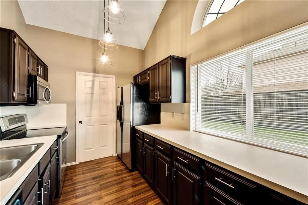 Single Family Residence For Rent in Denton County , 1203 Lone Wolf Trail, Carrollton, Texas 75007, 3 Bedroom, 3 Bathroom, 2 Garage spaces, 1,687 Sqft, built in 1987, mls#21368520, Real Estate Agent in Carrollton, Homes For Rent in Denton county, Homes For Rent in Carrollton, Realtor in Carrollton Texas, Real Estate Brokerage Independent Realty Texas, Luminita Cordes Realtor