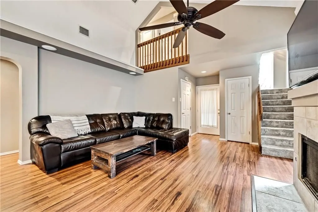 Single Family Residence For Rent in Denton County , 1203 Lone Wolf Trail, Carrollton, Texas 75007, 3 Bedroom, 3 Bathroom, 2 Garage spaces, 1,687 Sqft, built in 1987, mls#21368520, Real Estate Agent in Carrollton, Homes For Rent in Denton county, Homes For Rent in Carrollton, Realtor in Carrollton Texas, Real Estate Brokerage Independent Realty Texas, Luminita Cordes Realtor