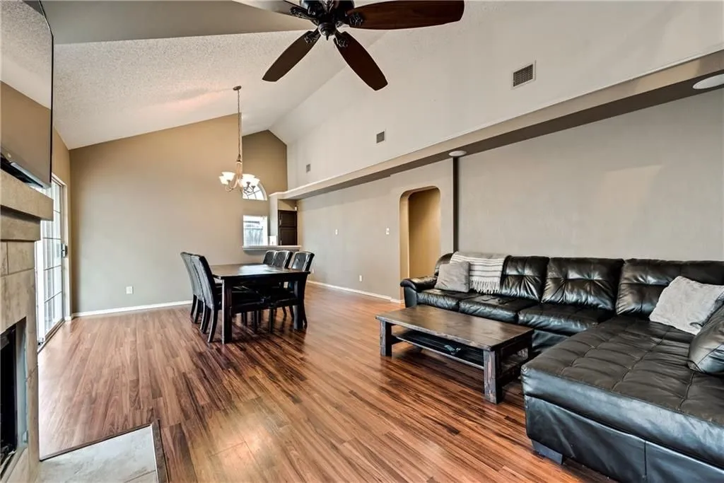 Single Family Residence For Rent in Denton County , 1203 Lone Wolf Trail, Carrollton, Texas 75007, 3 Bedroom, 3 Bathroom, 2 Garage spaces, 1,687 Sqft, built in 1987, mls#21368520, Real Estate Agent in Carrollton, Homes For Rent in Denton county, Homes For Rent in Carrollton, Realtor in Carrollton Texas, Real Estate Brokerage Independent Realty Texas, Luminita Cordes Realtor