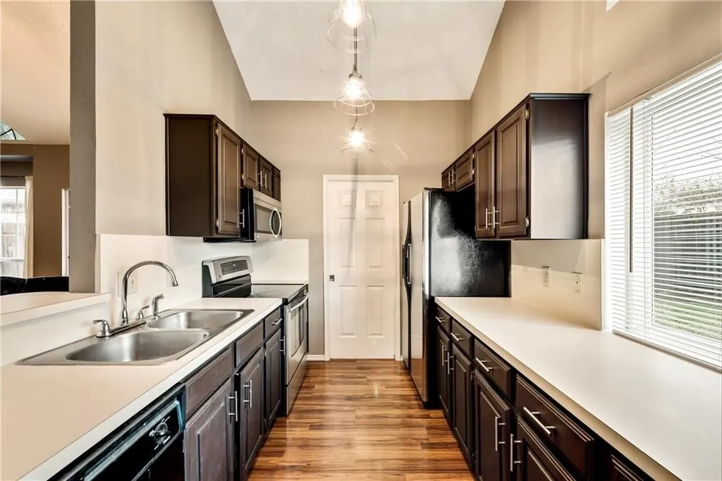 Single Family Residence For Rent in Denton County , 1203 Lone Wolf Trail, Carrollton, Texas 75007, 3 Bedroom, 3 Bathroom, 2 Garage spaces, 1,687 Sqft, built in 1987, mls#21368520, Real Estate Agent in Carrollton, Homes For Rent in Denton county, Homes For Rent in Carrollton, Realtor in Carrollton Texas, Real Estate Brokerage Independent Realty Texas, Luminita Cordes Realtor