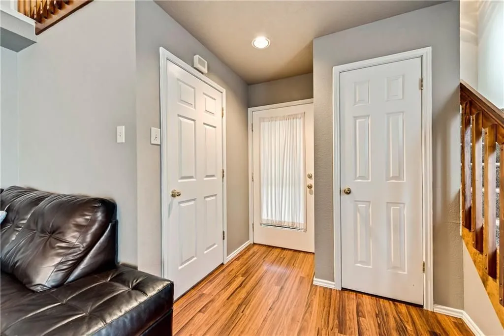 Single Family Residence For Rent in Denton County , 1203 Lone Wolf Trail, Carrollton, Texas 75007, 3 Bedroom, 3 Bathroom, 2 Garage spaces, 1,687 Sqft, built in 1987, mls#21368520, Real Estate Agent in Carrollton, Homes For Rent in Denton county, Homes For Rent in Carrollton, Realtor in Carrollton Texas, Real Estate Brokerage Independent Realty Texas, Luminita Cordes Realtor