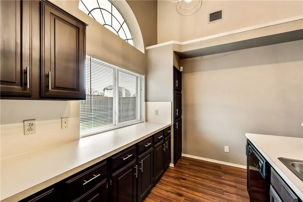 Single Family Residence For Rent in Denton County , 1203 Lone Wolf Trail, Carrollton, Texas 75007, 3 Bedroom, 3 Bathroom, 2 Garage spaces, 1,687 Sqft, built in 1987, mls#21368520, Real Estate Agent in Carrollton, Homes For Rent in Denton county, Homes For Rent in Carrollton, Realtor in Carrollton Texas, Real Estate Brokerage Independent Realty Texas, Luminita Cordes Realtor