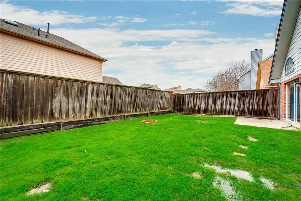 Single Family Residence For Rent in Denton County , 1203 Lone Wolf Trail, Carrollton, Texas 75007, 3 Bedroom, 3 Bathroom, 2 Garage spaces, 1,687 Sqft, built in 1987, mls#21368520, Real Estate Agent in Carrollton, Homes For Rent in Denton county, Homes For Rent in Carrollton, Realtor in Carrollton Texas, Real Estate Brokerage Independent Realty Texas, Luminita Cordes Realtor