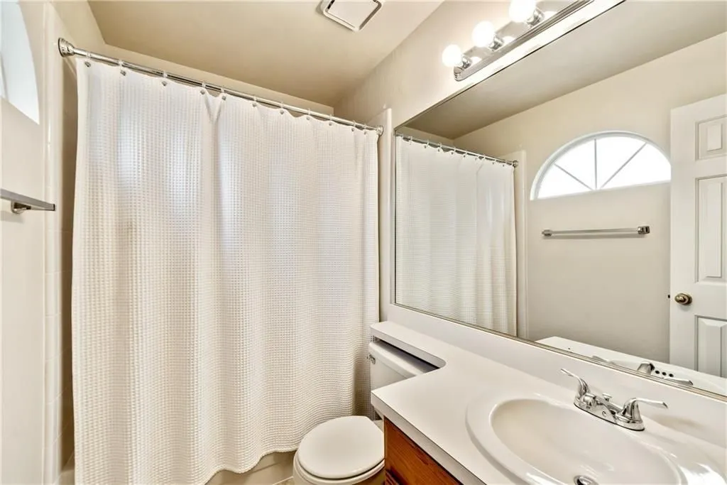 Single Family Residence For Rent in Denton County , 1203 Lone Wolf Trail, Carrollton, Texas 75007, 3 Bedroom, 3 Bathroom, 2 Garage spaces, 1,687 Sqft, built in 1987, mls#21368520, Real Estate Agent in Carrollton, Homes For Rent in Denton county, Homes For Rent in Carrollton, Realtor in Carrollton Texas, Real Estate Brokerage Independent Realty Texas, Luminita Cordes Realtor