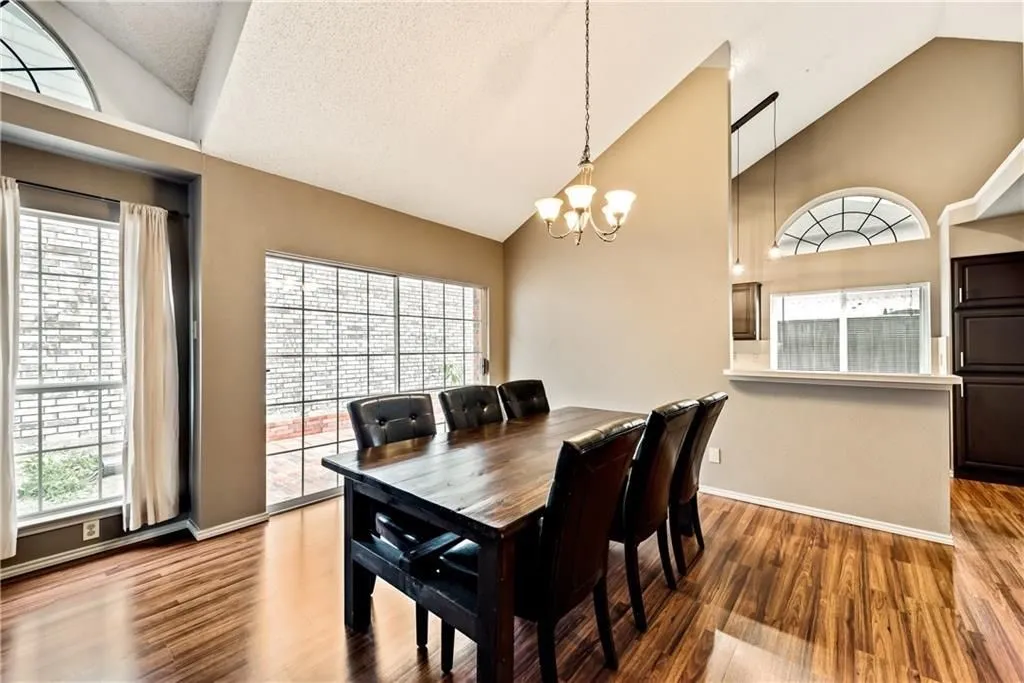 Single Family Residence For Rent in Denton County , 1203 Lone Wolf Trail, Carrollton, Texas 75007, 3 Bedroom, 3 Bathroom, 2 Garage spaces, 1,687 Sqft, built in 1987, mls#21368520, Real Estate Agent in Carrollton, Homes For Rent in Denton county, Homes For Rent in Carrollton, Realtor in Carrollton Texas, Real Estate Brokerage Independent Realty Texas, Luminita Cordes Realtor