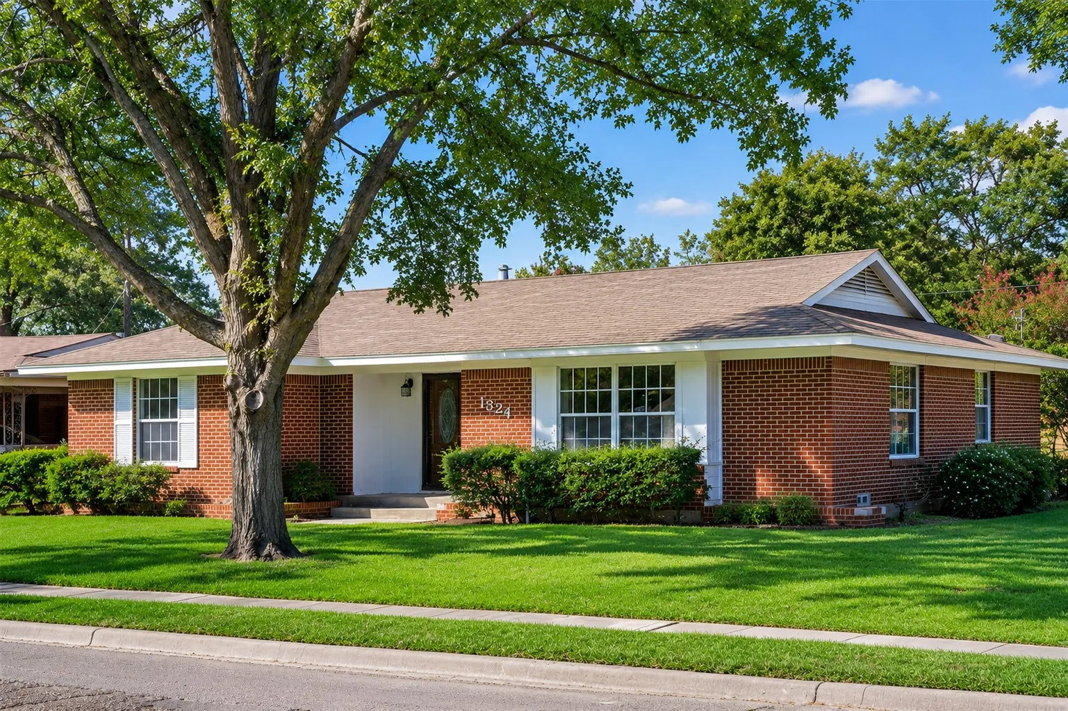 Single Family Residence For Sale in Dallas County , 1824 Westway Avenue, Garland, Texas 75042, 3 Bedroom, 2 Bathroom, 2 Garage spaces, 1,677 Sqft, built in 1950, mls#21368532, Real Estate Agent in Garland, Homes For Sale in Dallas county, Homes For Sale in Garland, Realtor in Garland Texas, Real Estate Brokerage Independent Realty Texas, Luminita Cordes Realtor