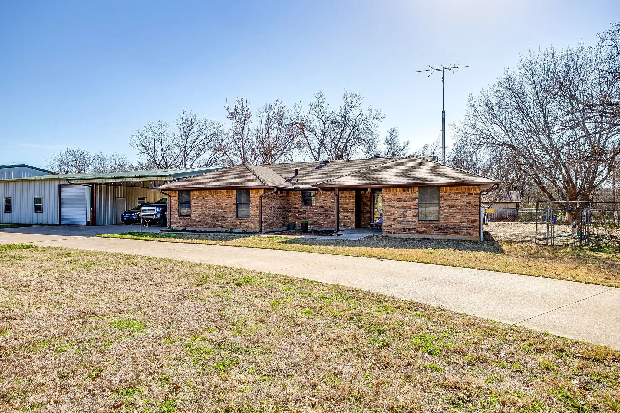 Single Family Residence For Sale in Palo Pinto County , 4763 Blue Flat Road, Gordon, Texas 76453, 3 Bedroom, 2 Bathroom, Garage spaces, 1,980 Sqft, built in 1991, mls#21368519, Real Estate Agent in Gordon, Homes For Sale in Palo Pinto county, Homes For Sale in Gordon, Realtor in Gordon Texas, Real Estate Brokerage Independent Realty Texas, Luminita Cordes Realtor