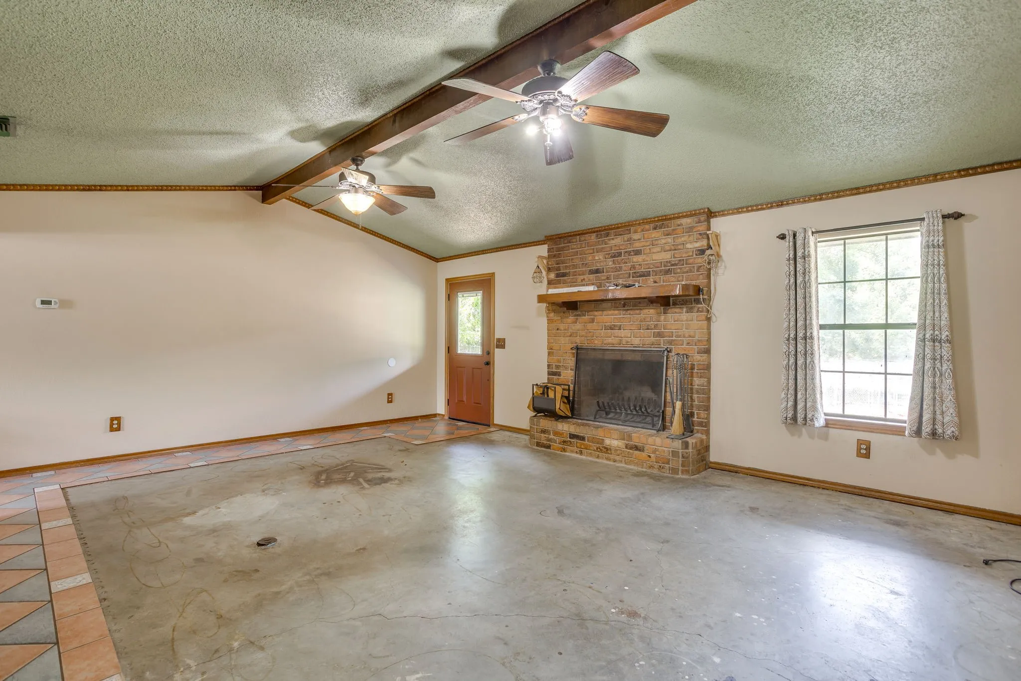 Single Family Residence For Sale in Palo Pinto County , 4763 Blue Flat Road, Gordon, Texas 76453, 3 Bedroom, 2 Bathroom, Garage spaces, 1,980 Sqft, built in 1991, mls#21368519, Real Estate Agent in Gordon, Homes For Sale in Palo Pinto county, Homes For Sale in Gordon, Realtor in Gordon Texas, Real Estate Brokerage Independent Realty Texas, Luminita Cordes Realtor