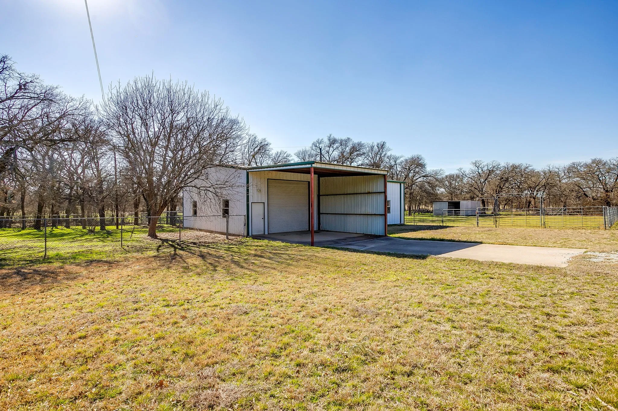 Single Family Residence For Sale in Palo Pinto County , 4763 Blue Flat Road, Gordon, Texas 76453, 3 Bedroom, 2 Bathroom, Garage spaces, 1,980 Sqft, built in 1991, mls#21368519, Real Estate Agent in Gordon, Homes For Sale in Palo Pinto county, Homes For Sale in Gordon, Realtor in Gordon Texas, Real Estate Brokerage Independent Realty Texas, Luminita Cordes Realtor