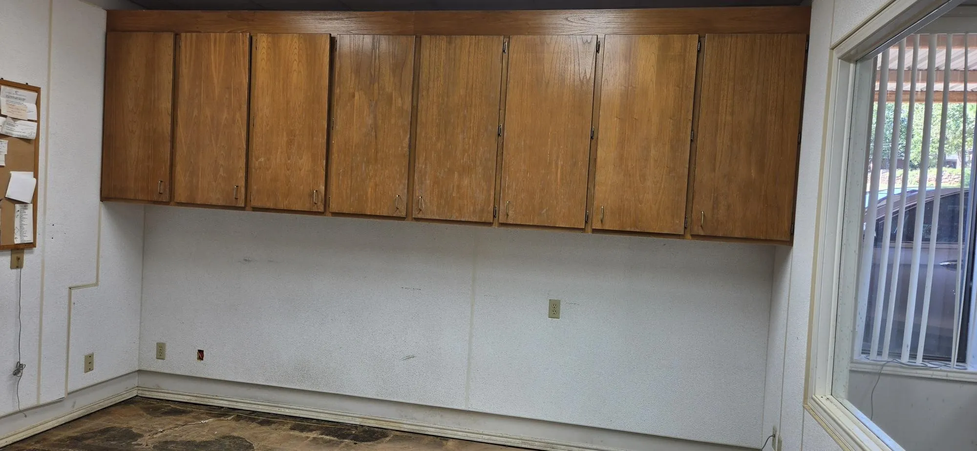 Side room leading to shelving room